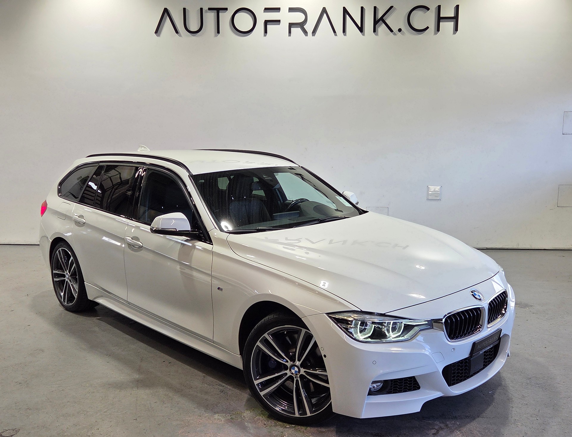 BMW 335d xDrive M-Sport Touring-showroom-element-3