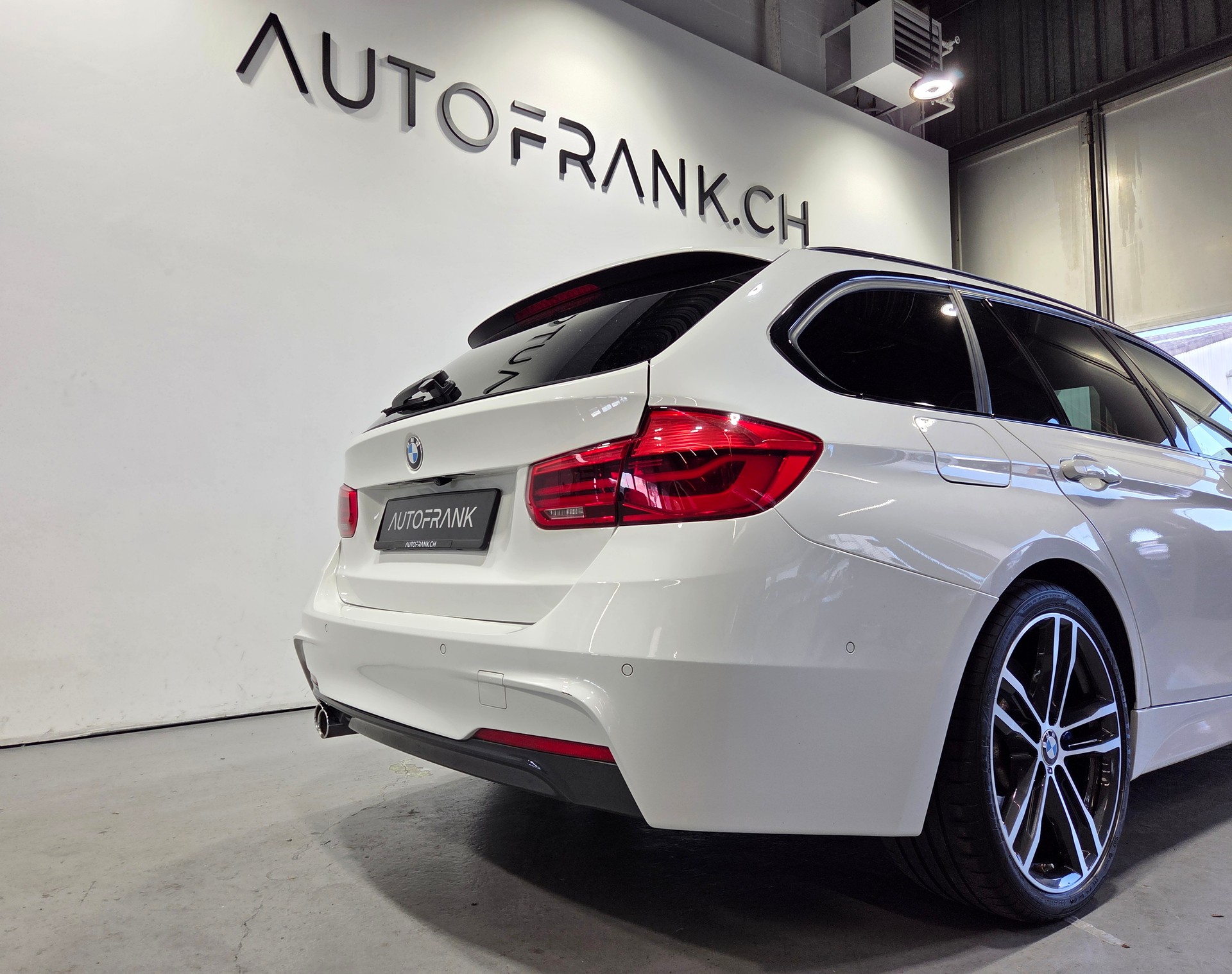 BMW 335d xDrive M-Sport Touring-image-8