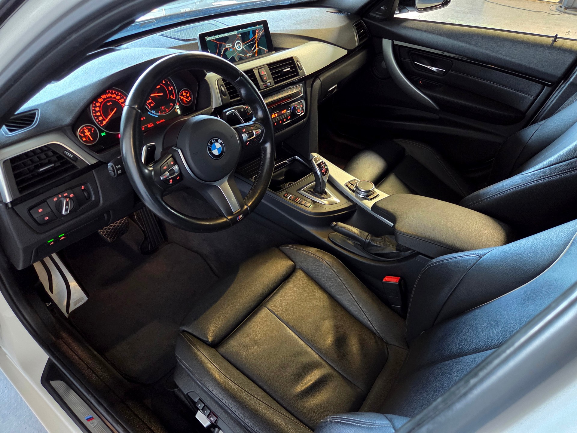 BMW 335d xDrive M-Sport Touring-image-13