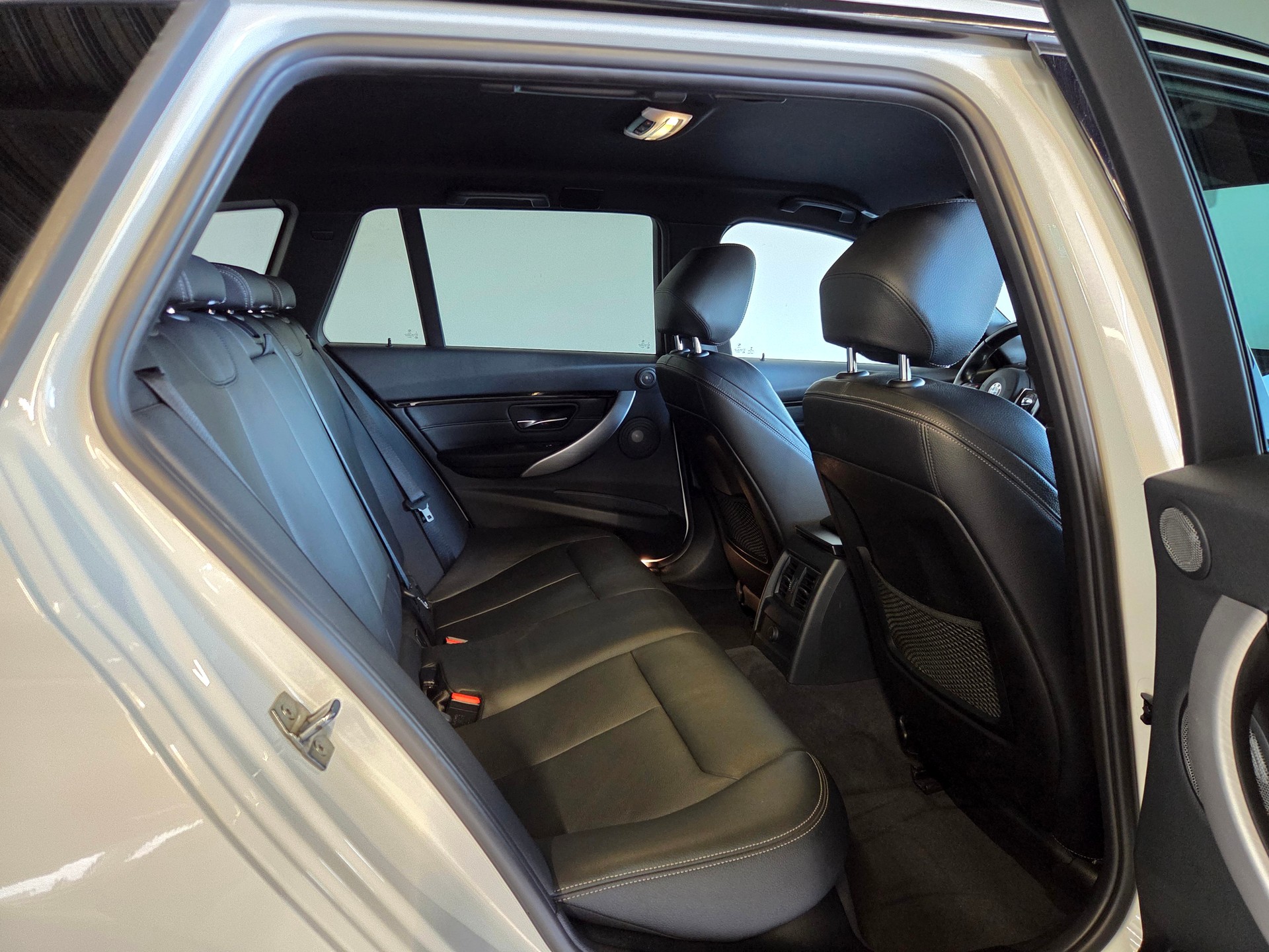 BMW 335d xDrive M-Sport Touring-image-22