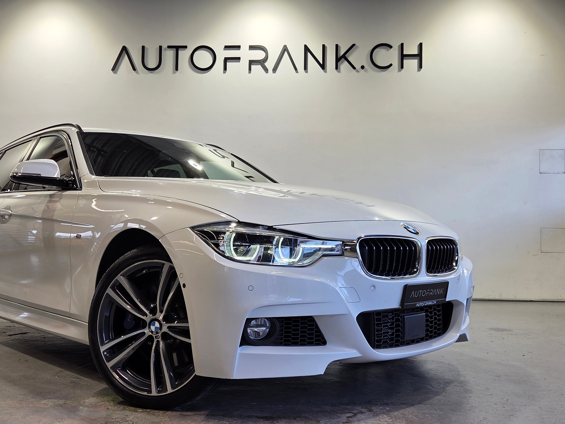 BMW 335d xDrive M-Sport Touring-showroom-element-1