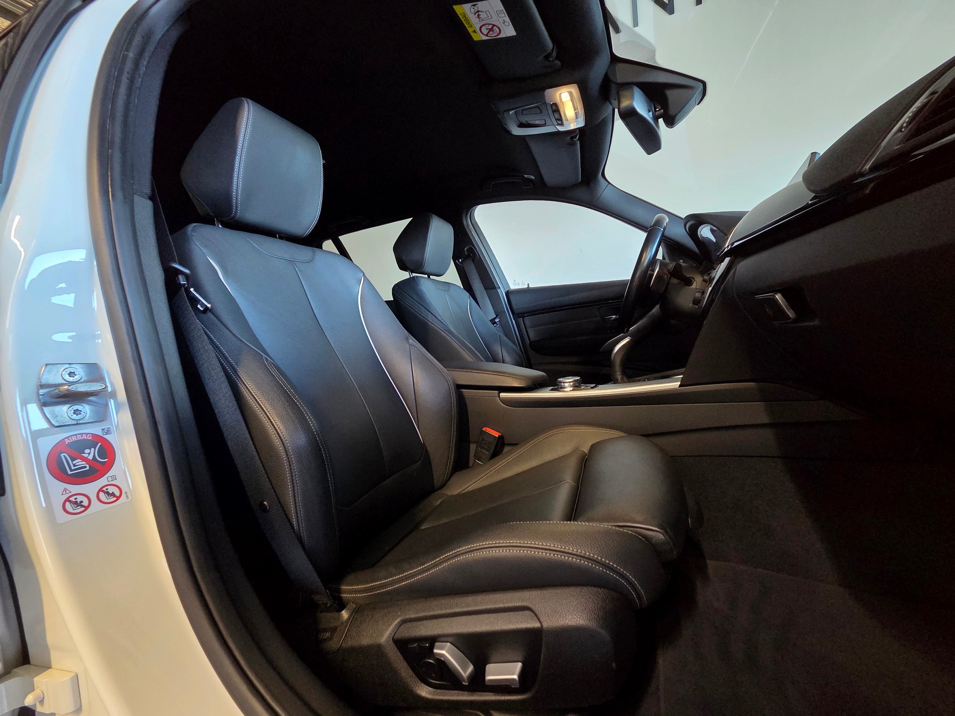 BMW 335d xDrive M-Sport Touring-image-16