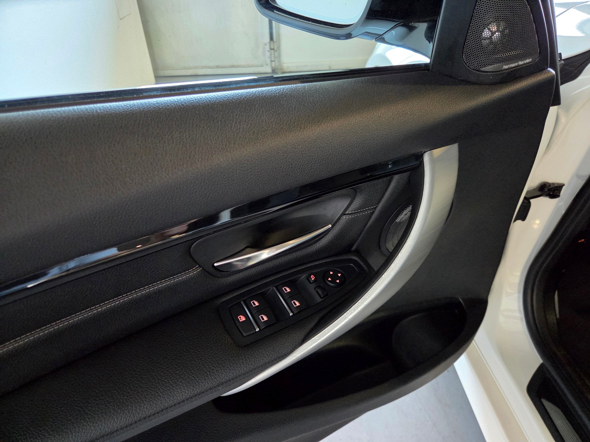 BMW 335d xDrive M-Sport Touring-image-11