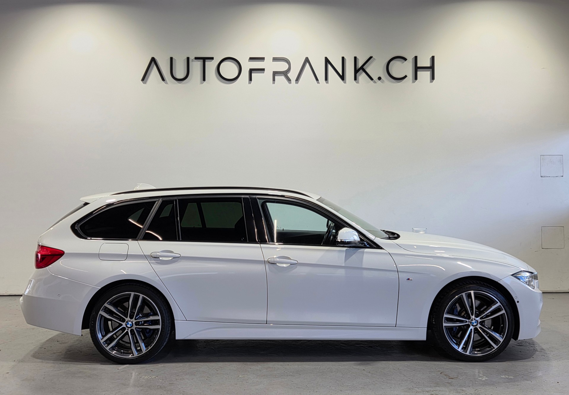 BMW 335d xDrive M-Sport Touring-image-4