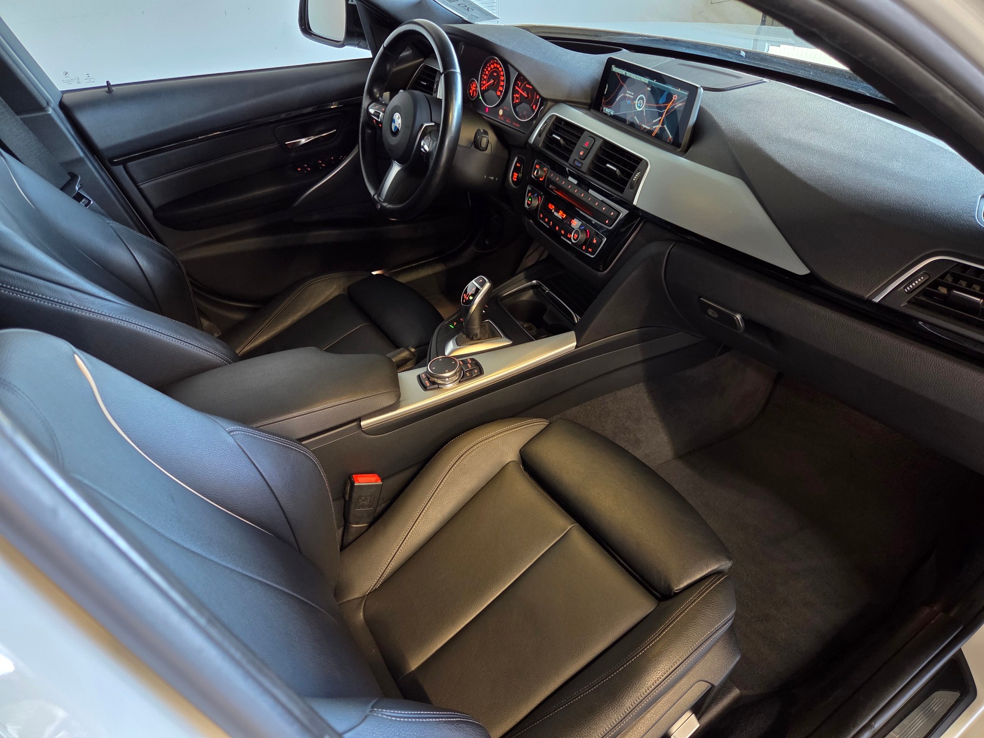 BMW 335d xDrive M-Sport Touring-image-18