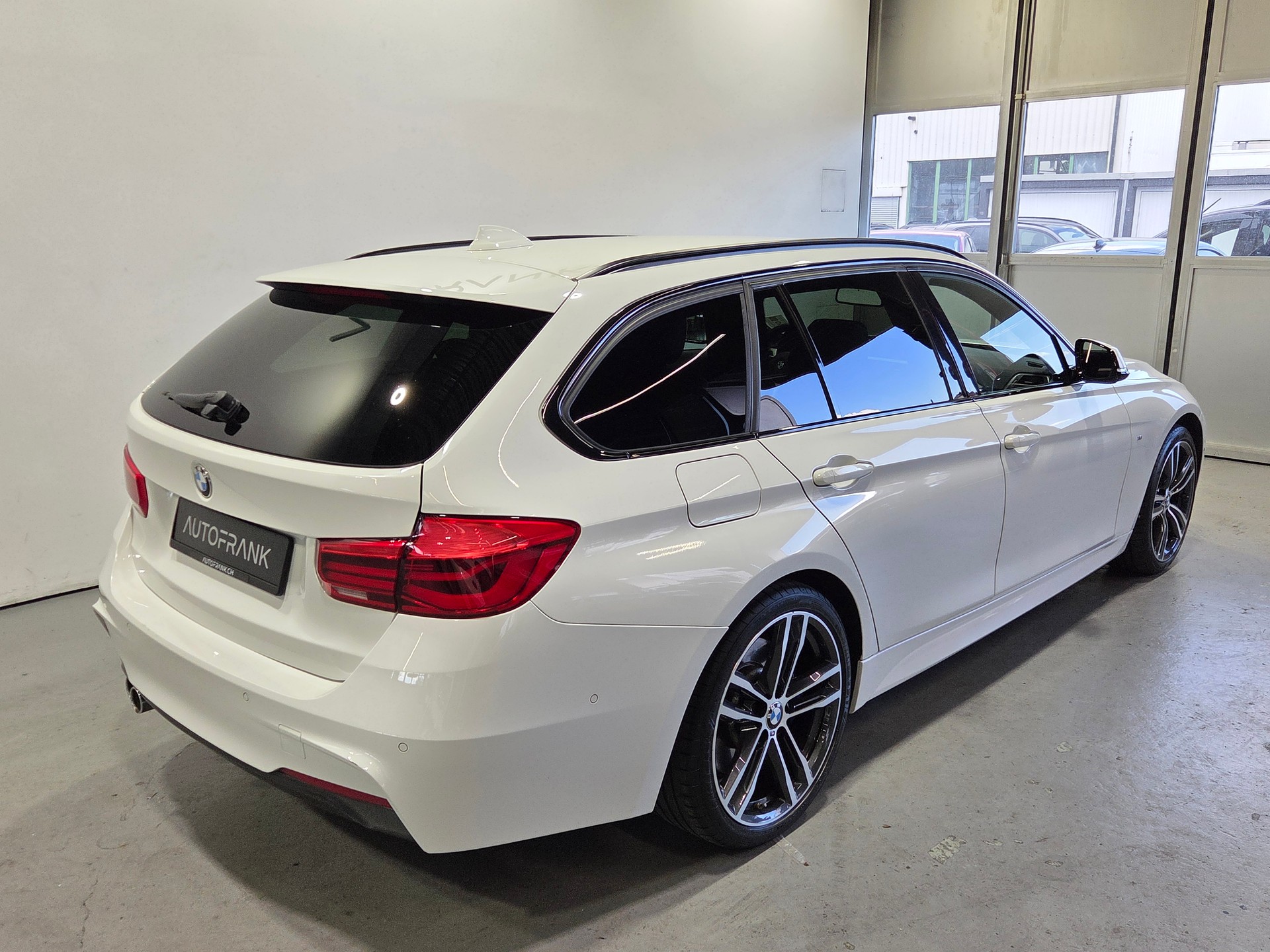 BMW 335d xDrive M-Sport Touring-image-7