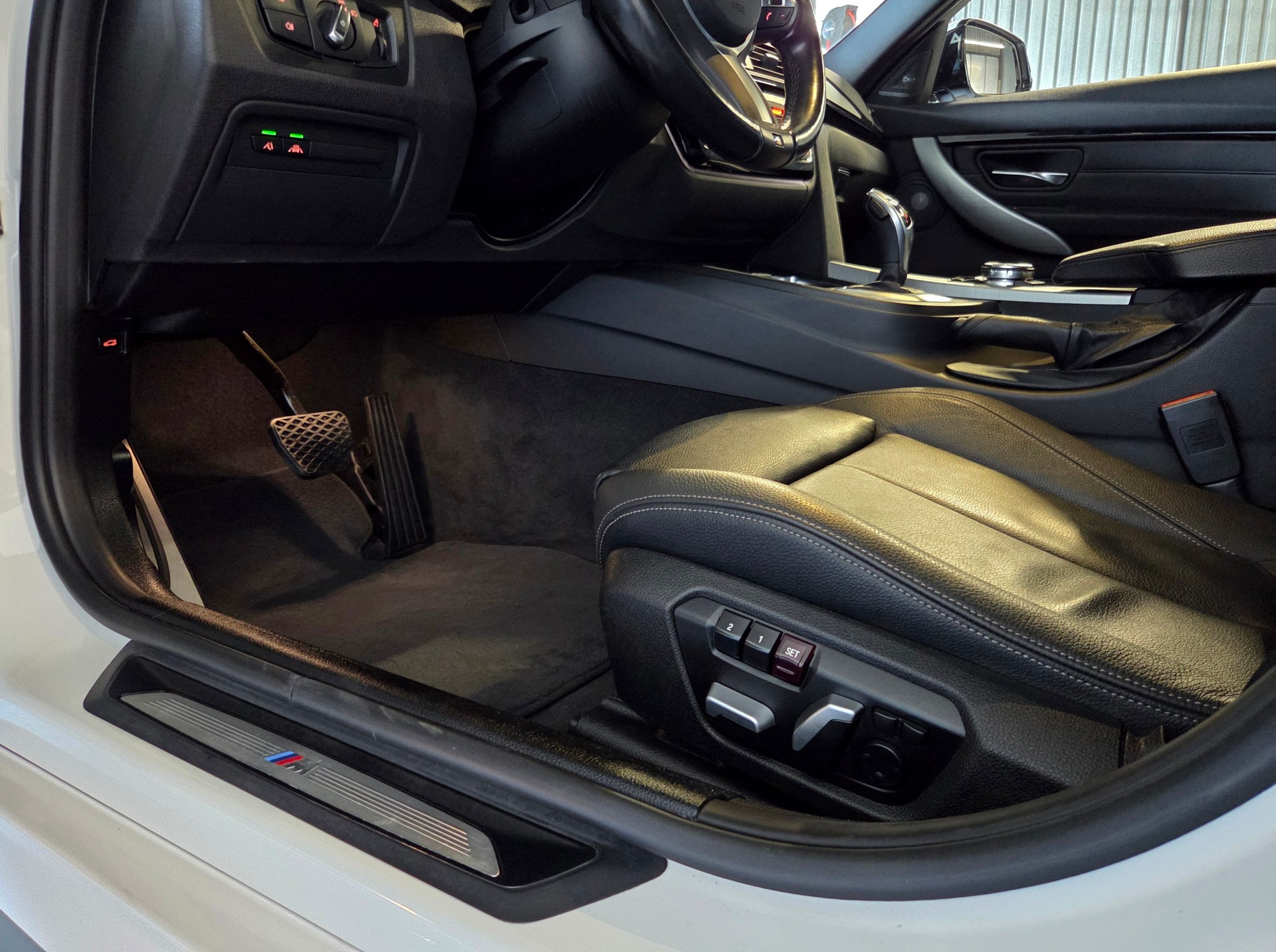 BMW 335d xDrive M-Sport Touring-image-12