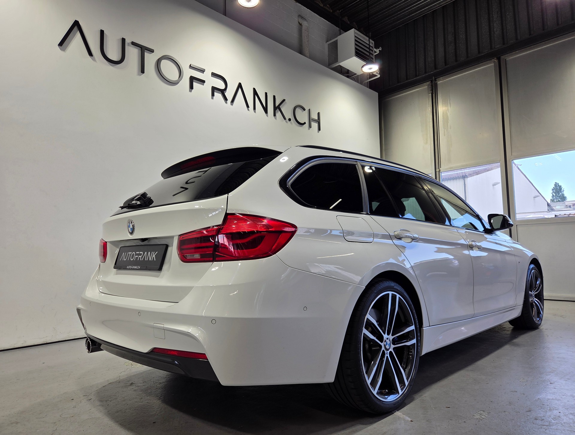 BMW 335d xDrive M-Sport Touring-image-6