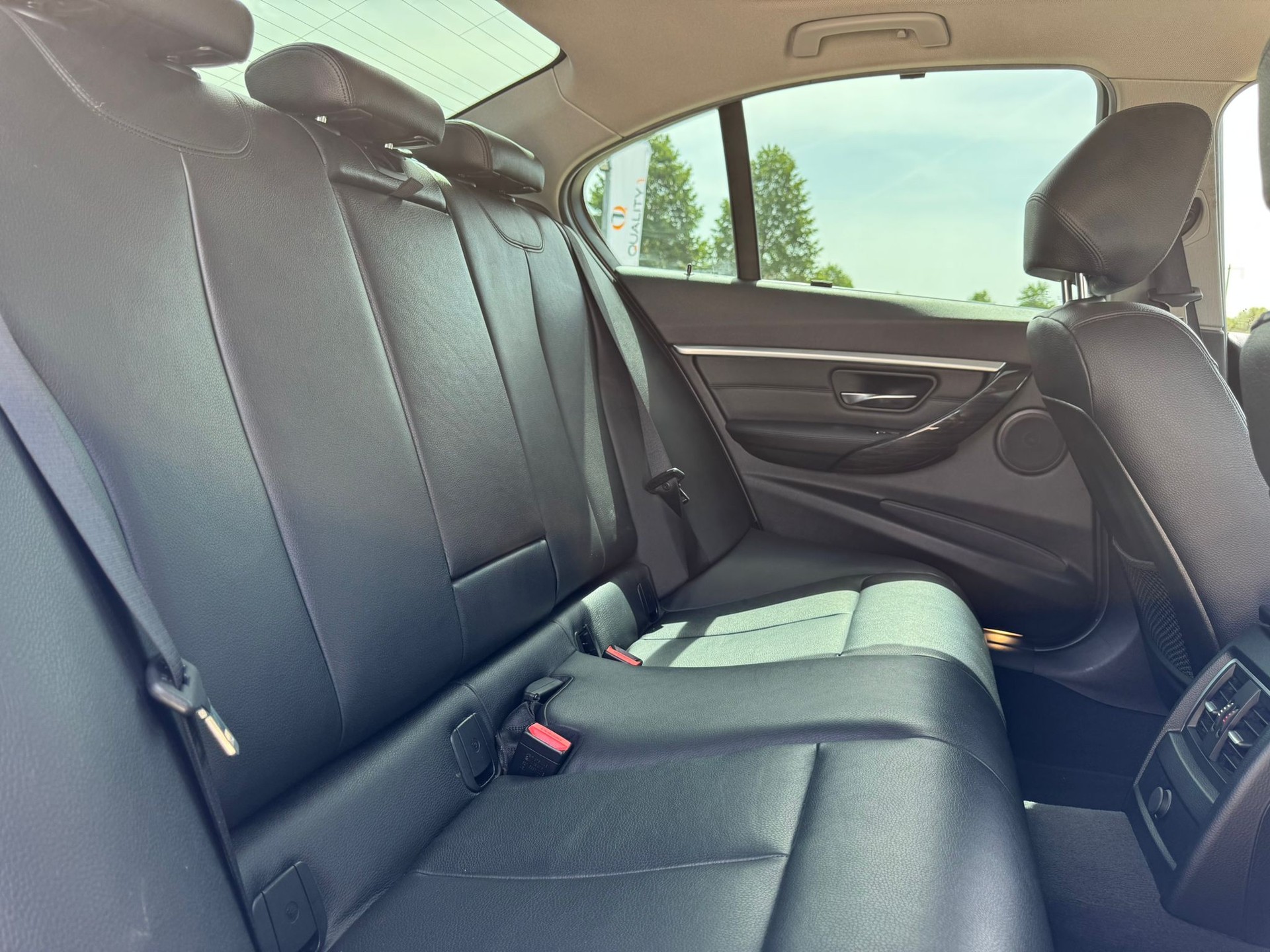 BMW 320d xDrive Luxury Line Steptronic-image-11