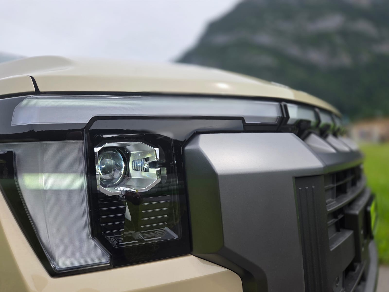 KGM-SsangYong Musso 2.2 e-XDI Titanium new Wildtrack MJ27-image-1