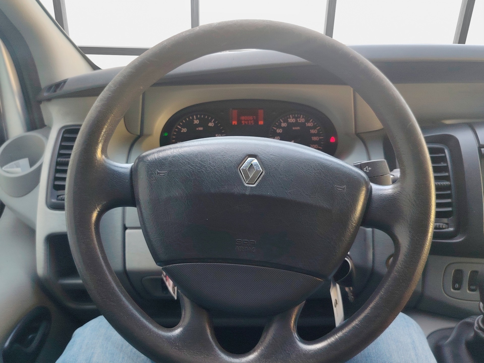 RENAULT Trafic 1.9 dCi 100 2.9t-image-8