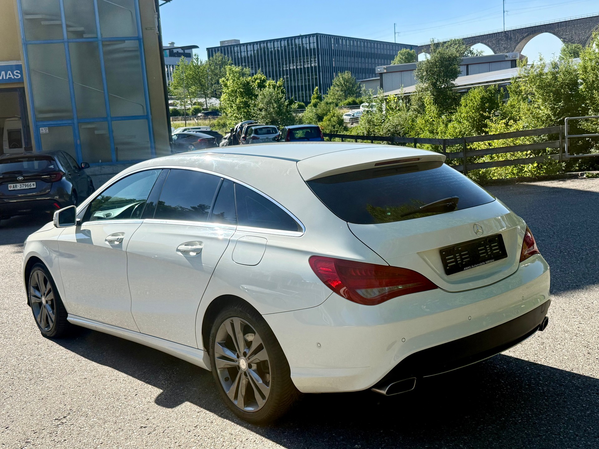 MERCEDES-BENZ CLA 180-image-8