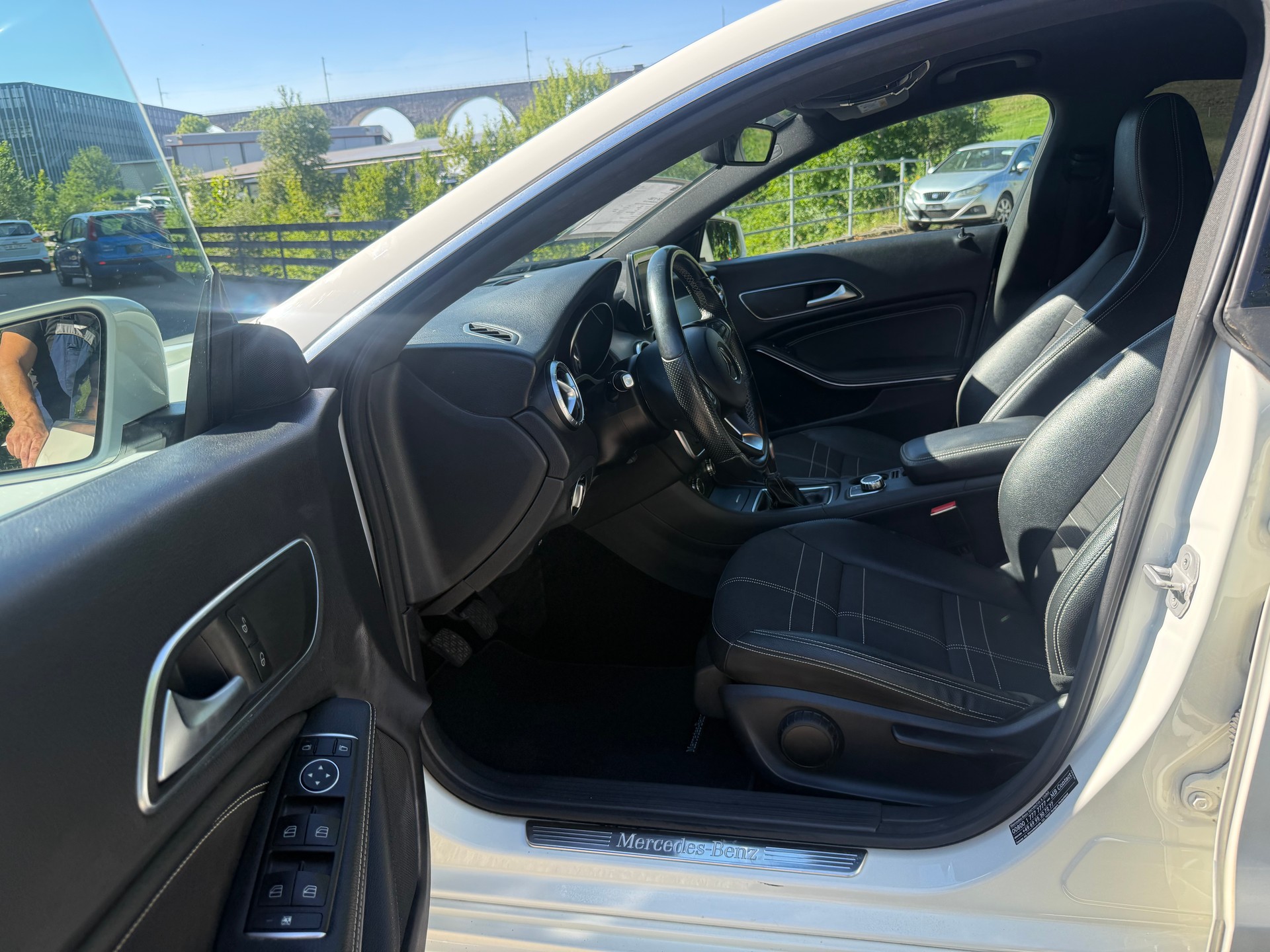 MERCEDES-BENZ CLA 180-image-9