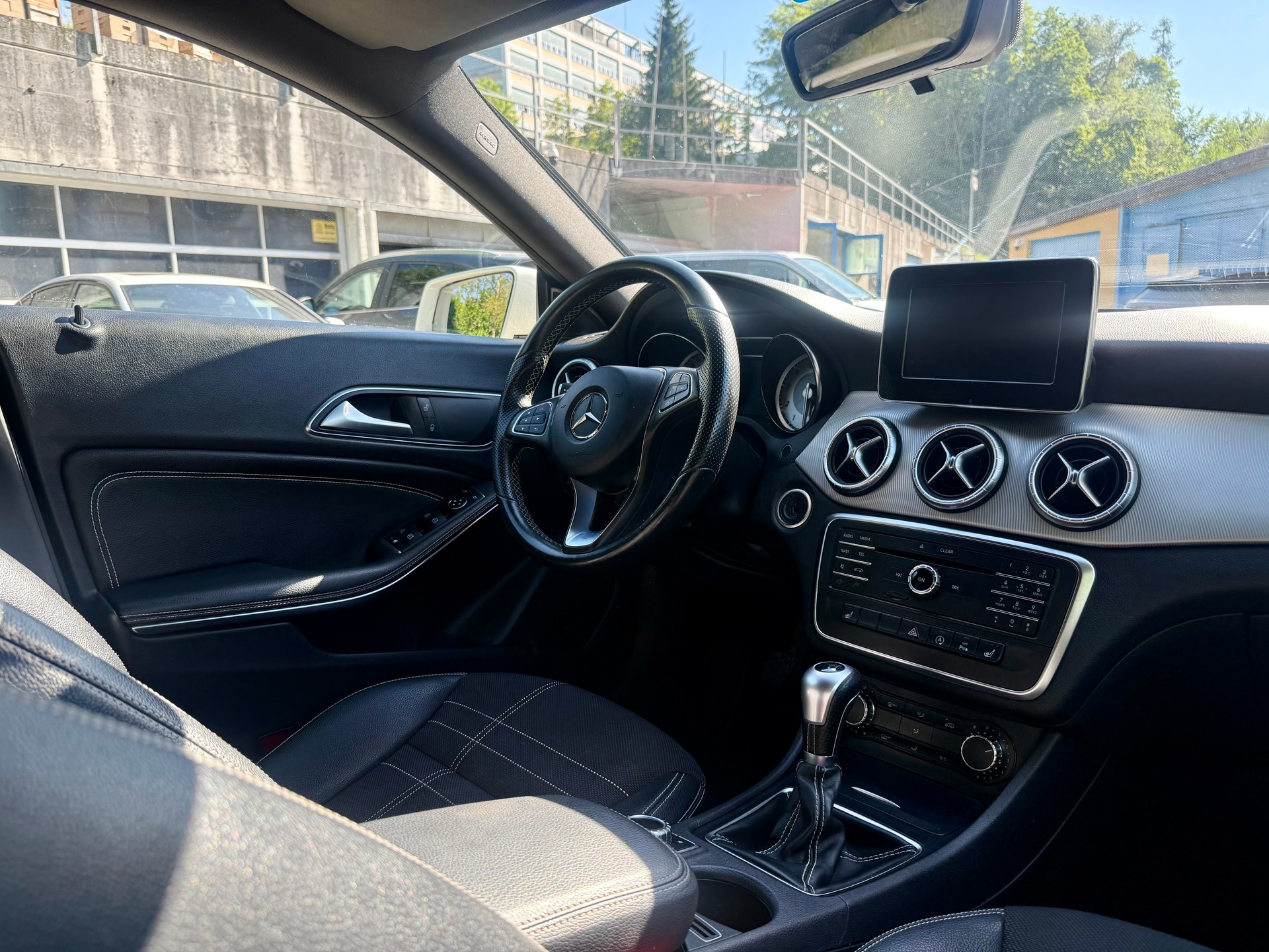 MERCEDES-BENZ CLA 180-image-10
