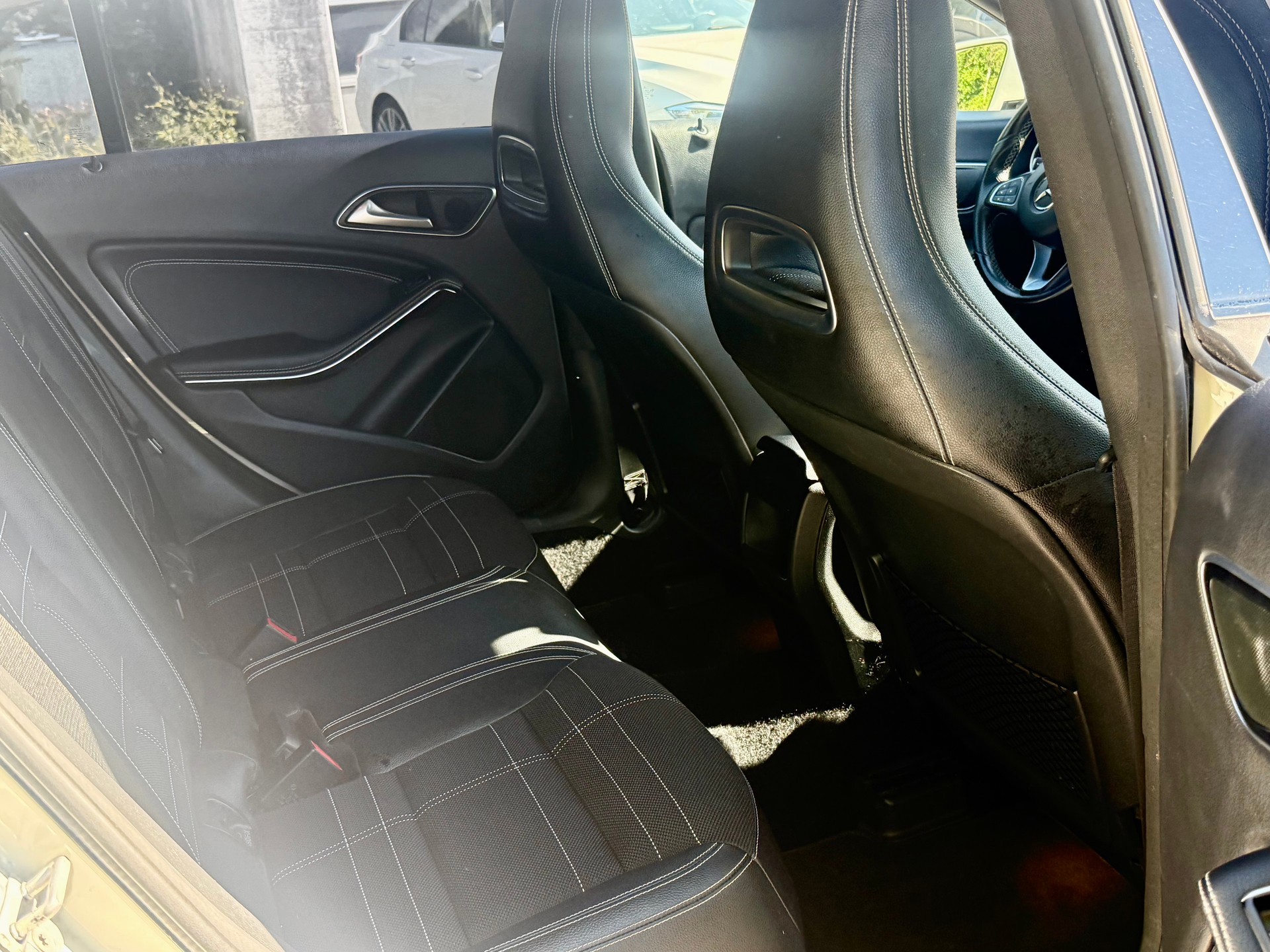 MERCEDES-BENZ CLA 180-image-11