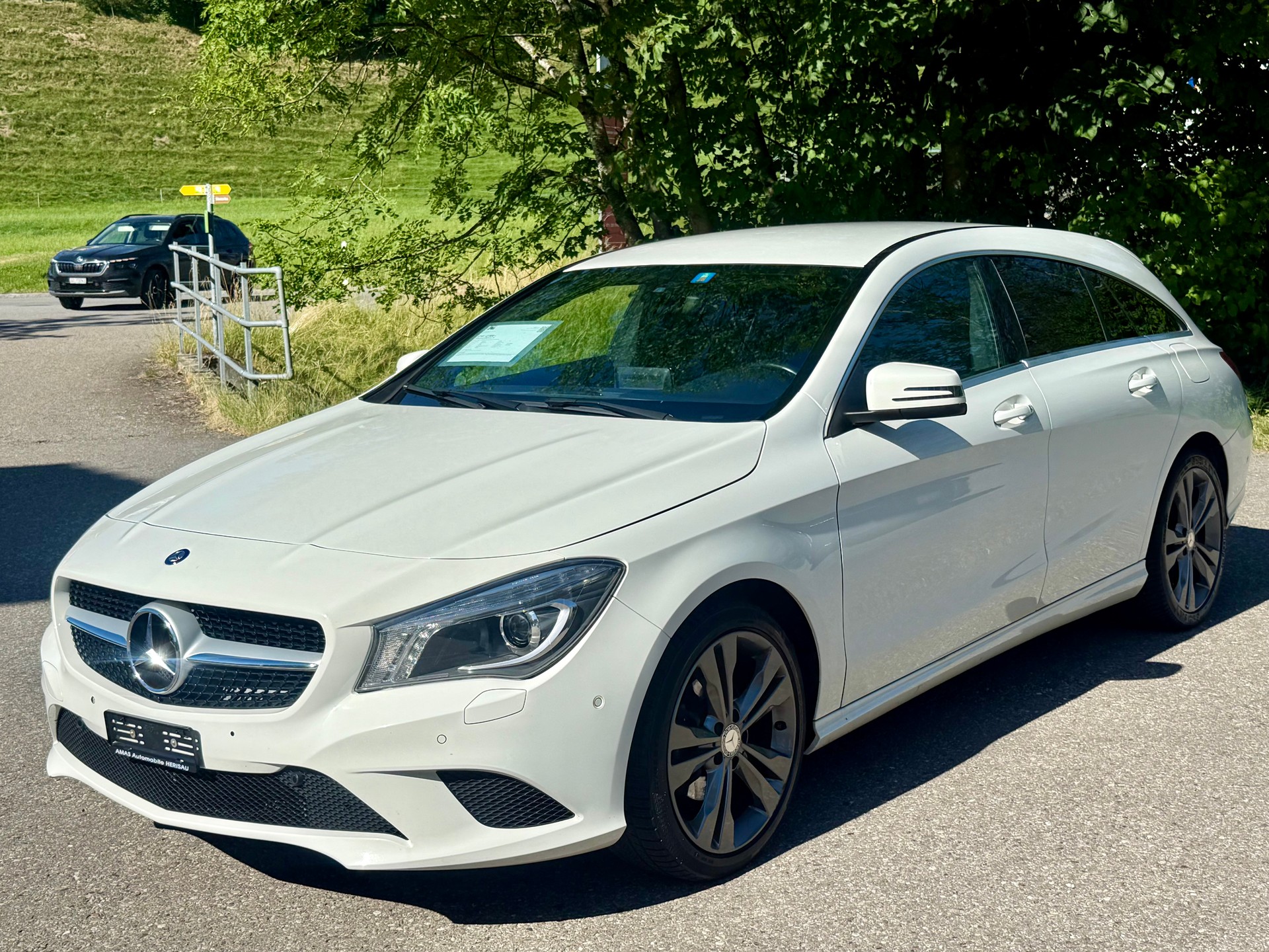MERCEDES-BENZ CLA 180-image-3