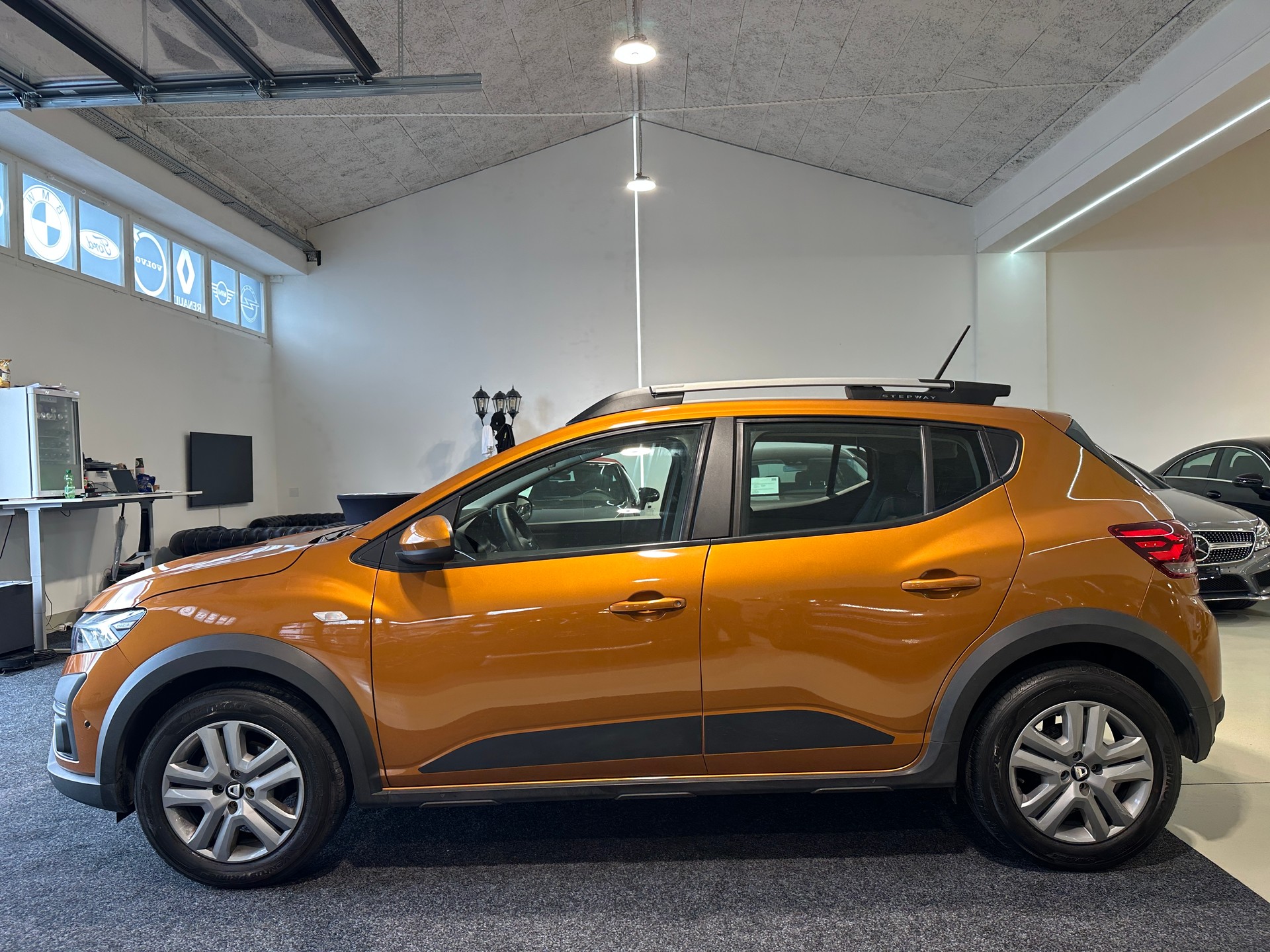 DACIA Sandero Stepway TCe 90 Comfort CVT-image-5