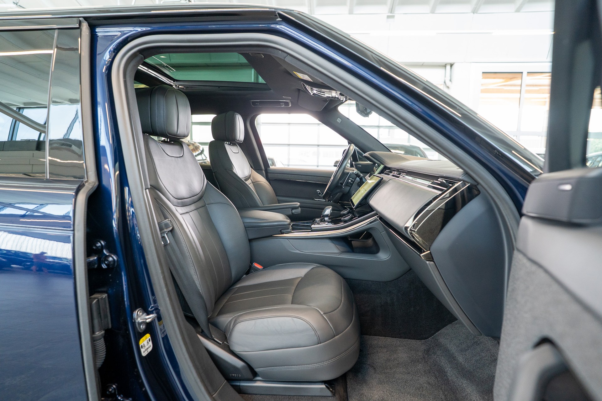 LAND ROVER Range Rover Sport 3.0 I6 300 HSE Dynamic-image-15