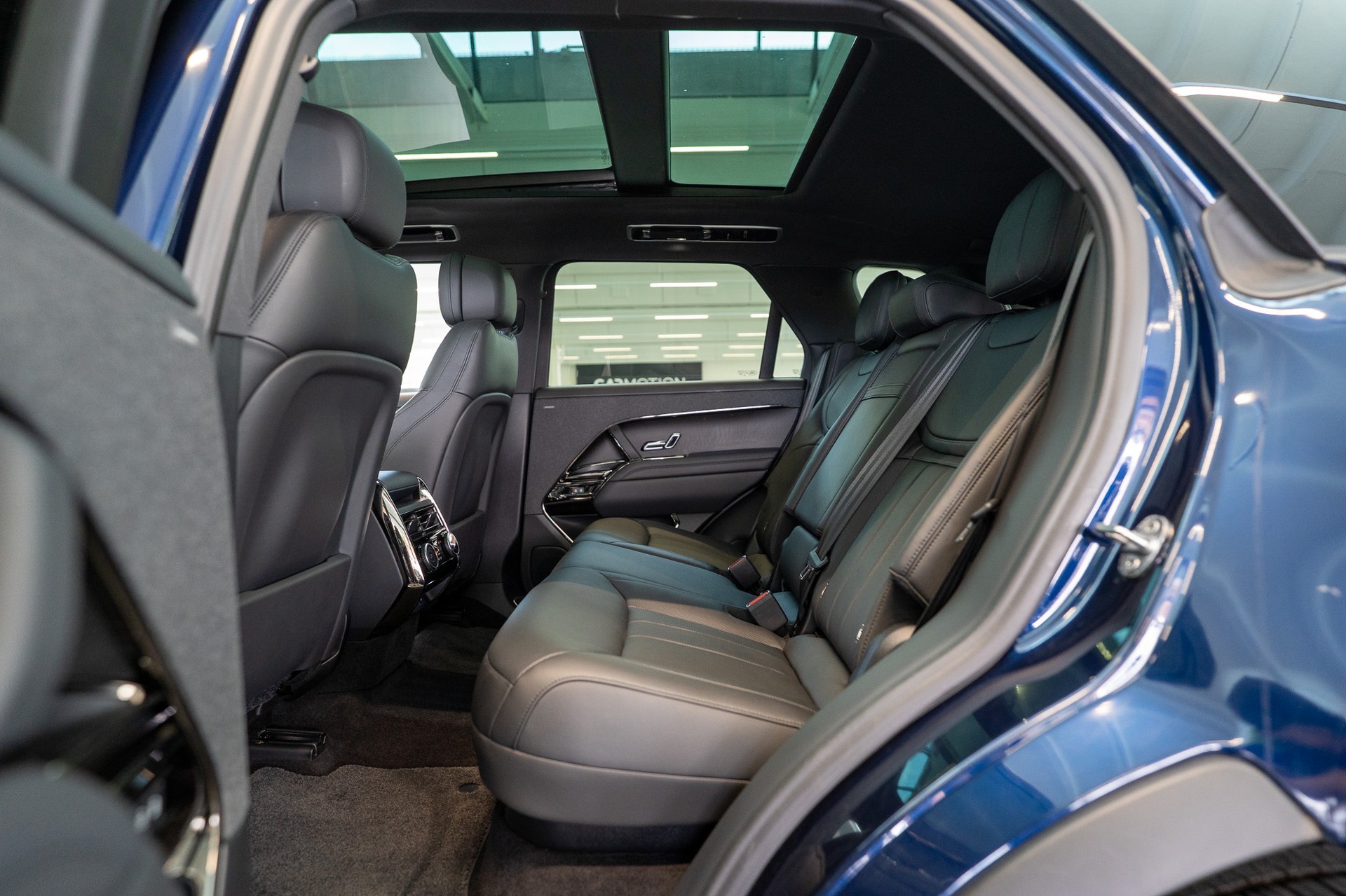 LAND ROVER Range Rover Sport 3.0 I6 300 HSE Dynamic-image-13