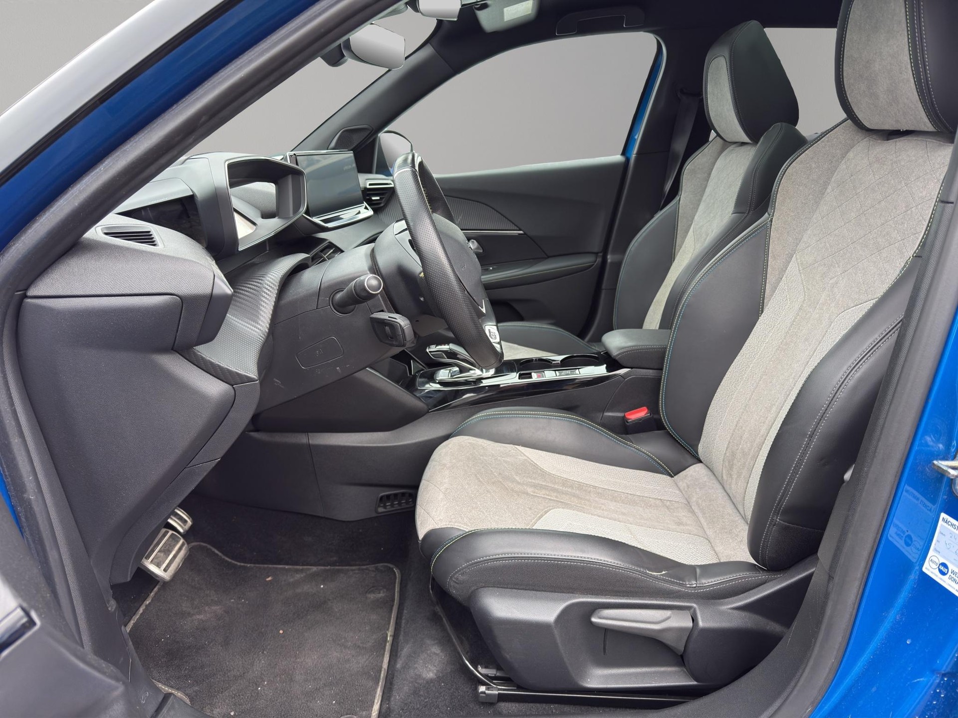 PEUGEOT 2008 e-Business-showroom-element-1