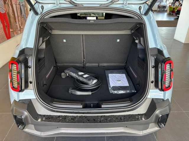 RENAULT R4 E-Tech Comfort Range 52 kWh Iconic-image-7