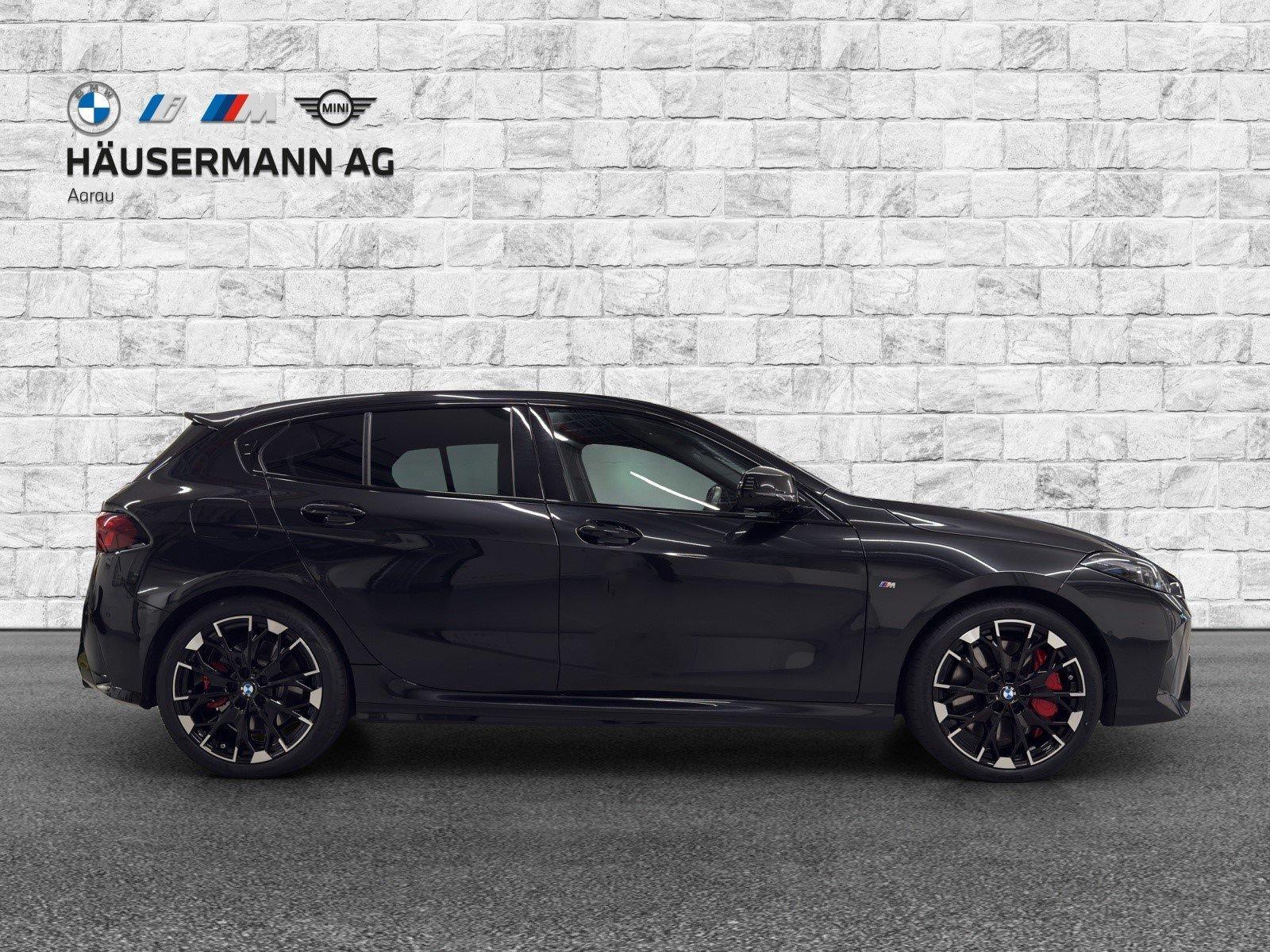 BMW M135i xDrive-showroom-element-3