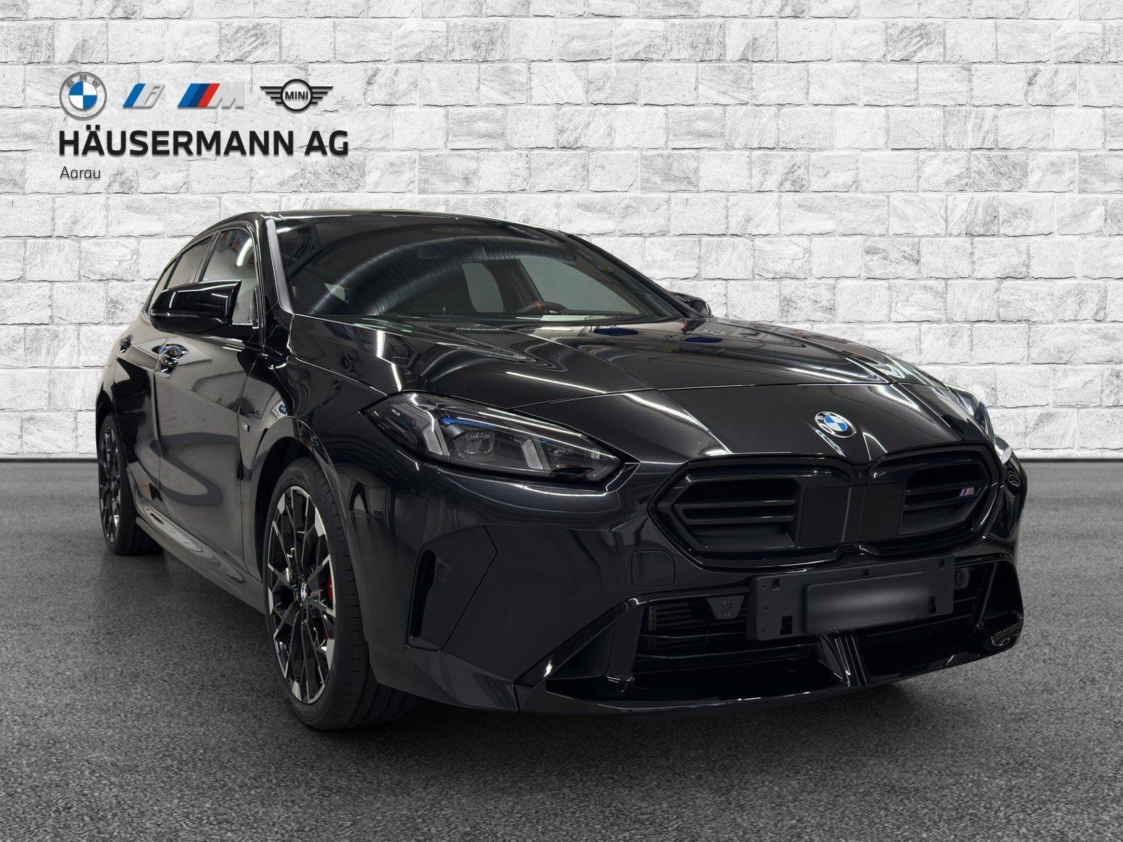 BMW M135i xDrive-showroom-element-2