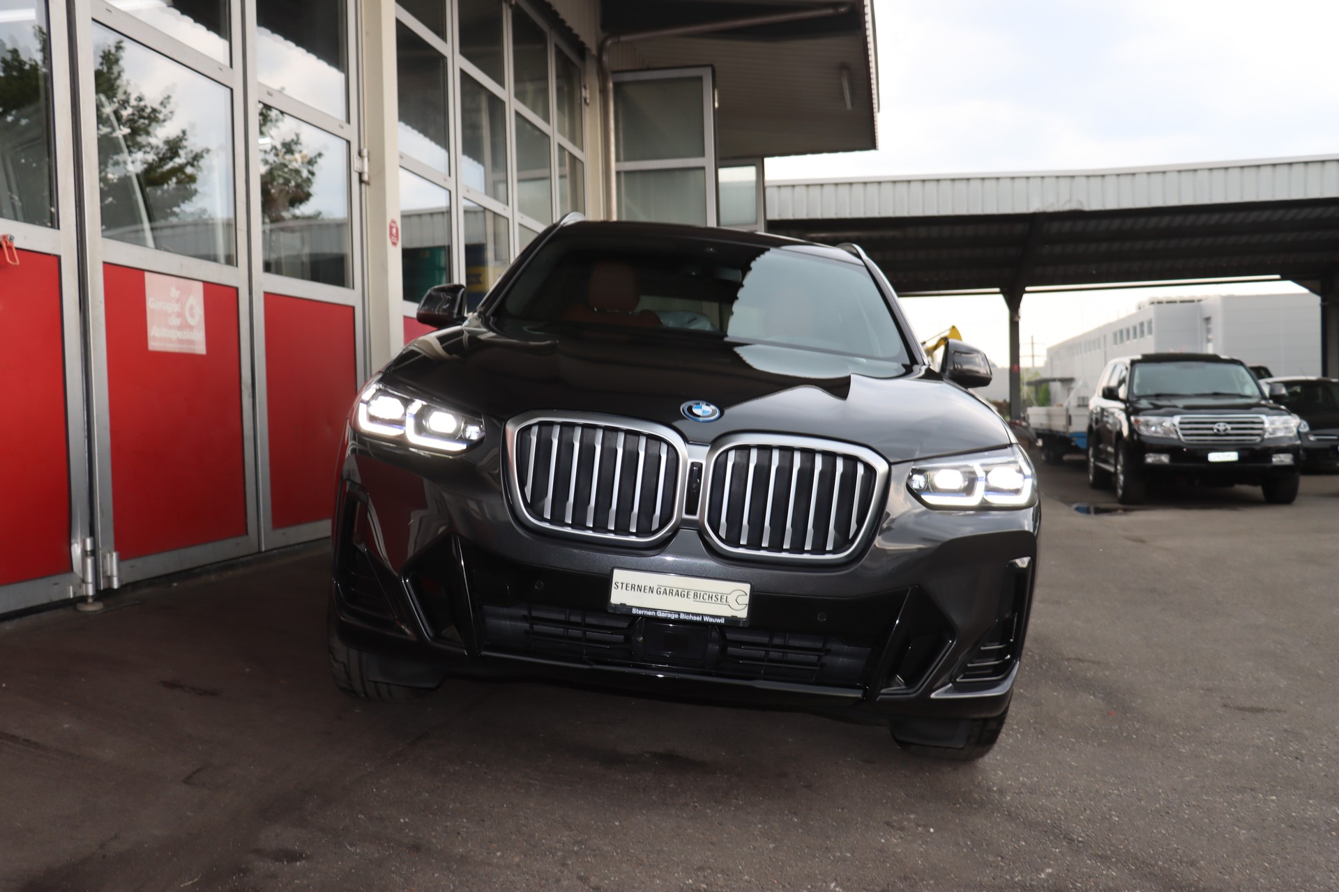 BMW X3 xDrive 30e M Sport-showroom-element-2