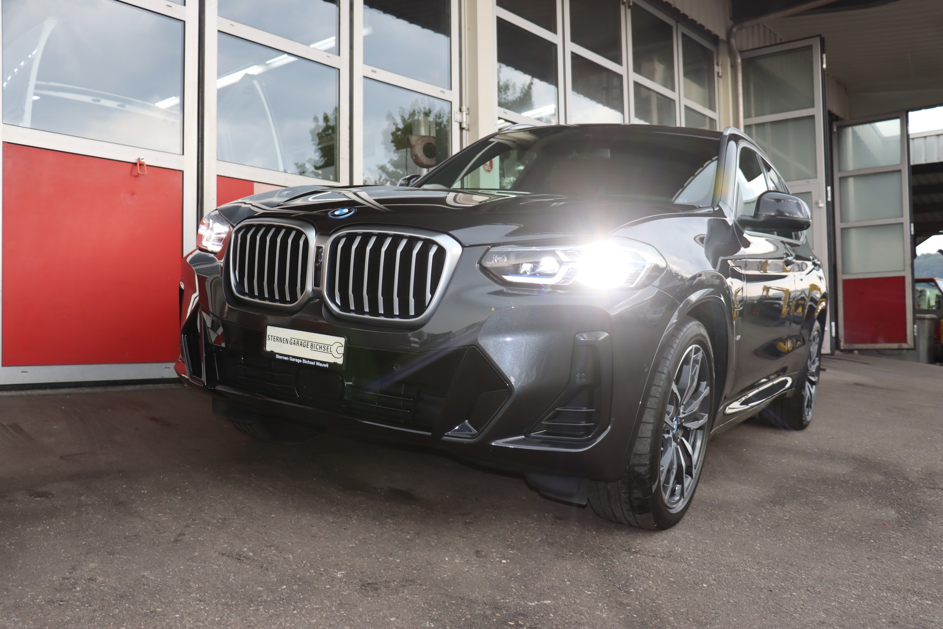 BMW X3 xDrive 30e M Sport-showroom-element-1