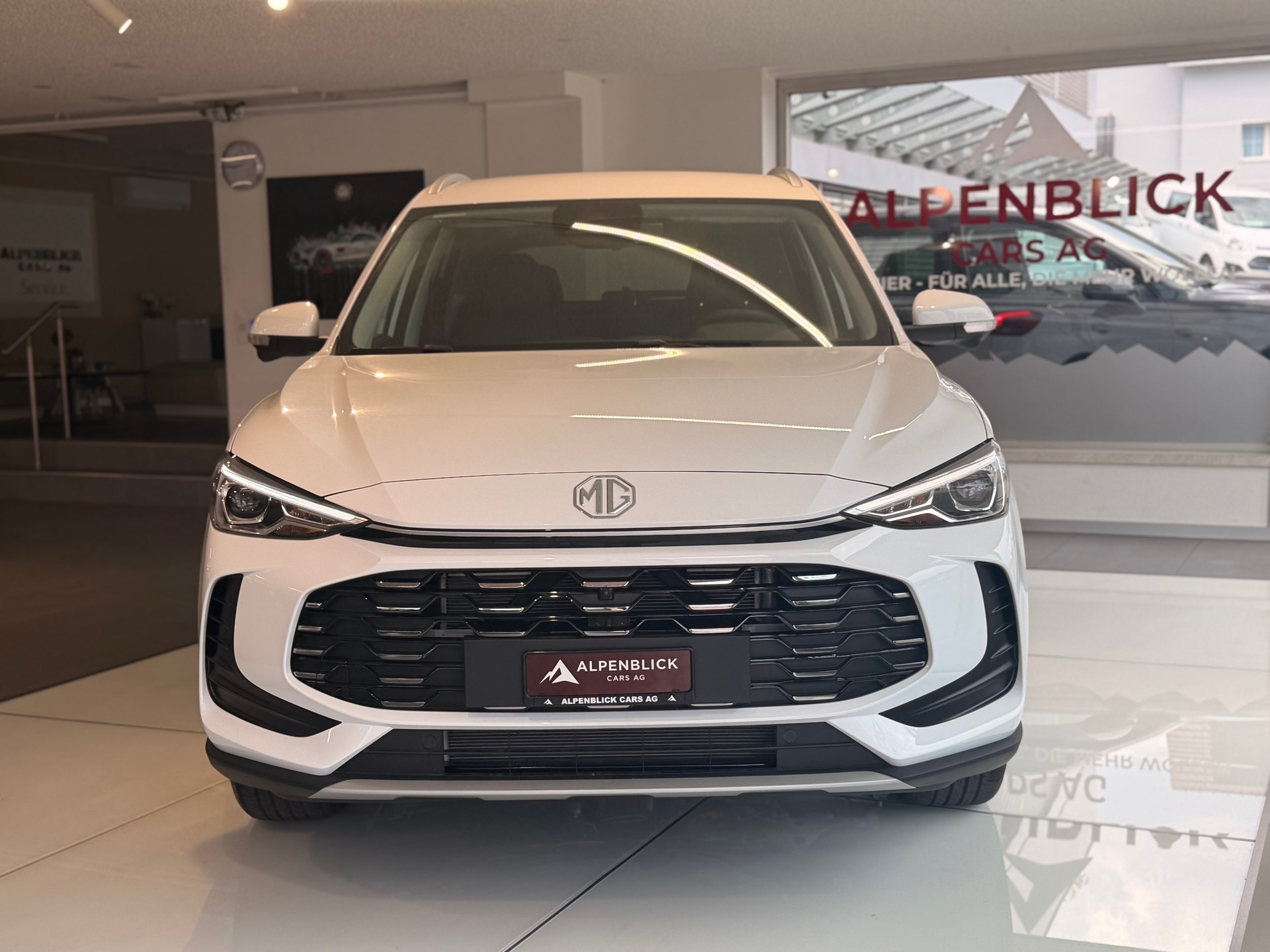 MG ZS 1.5 HEV Luxury-showroom-element-2