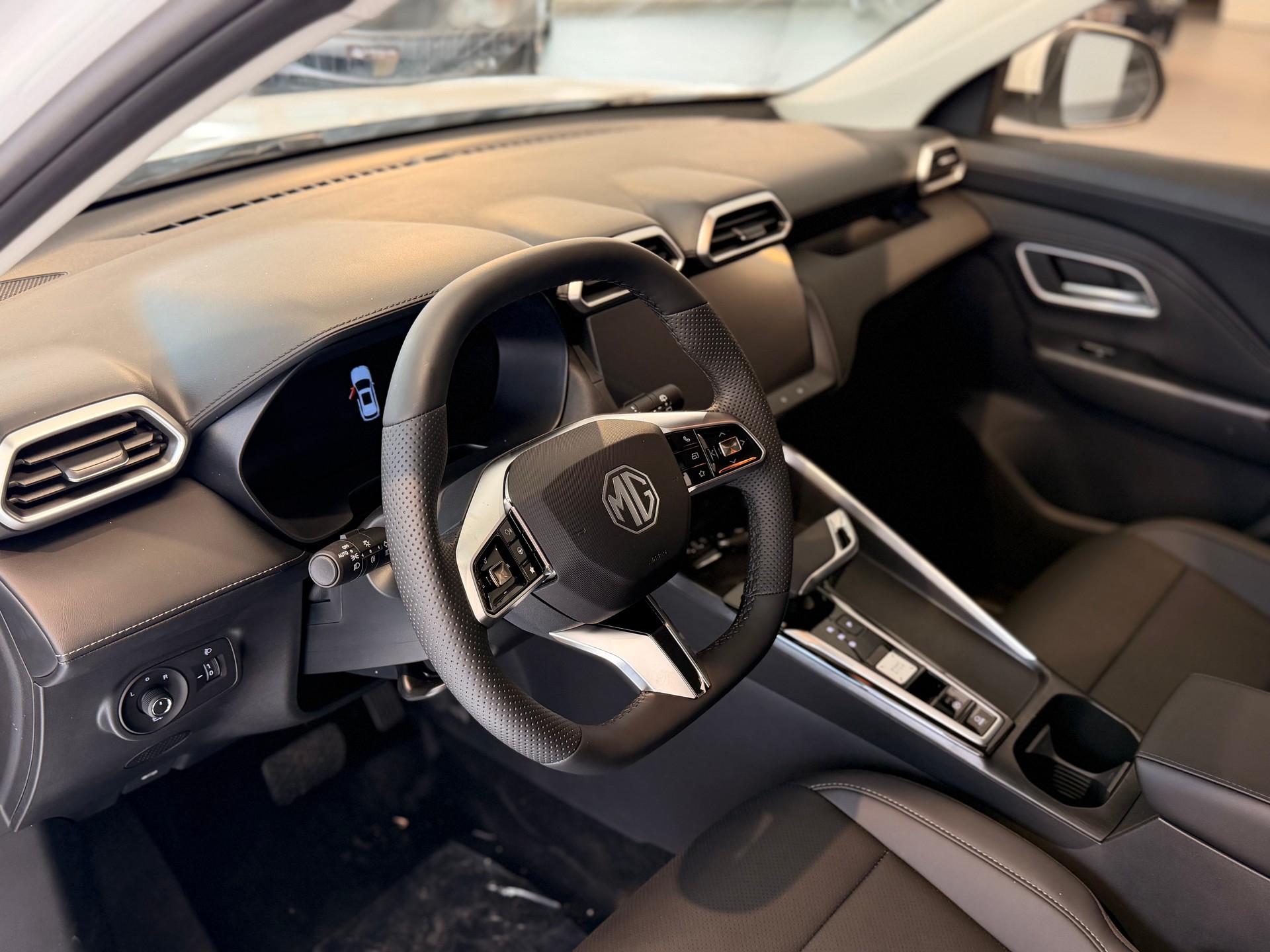 MG ZS 1.5 HEV Luxury-image-22