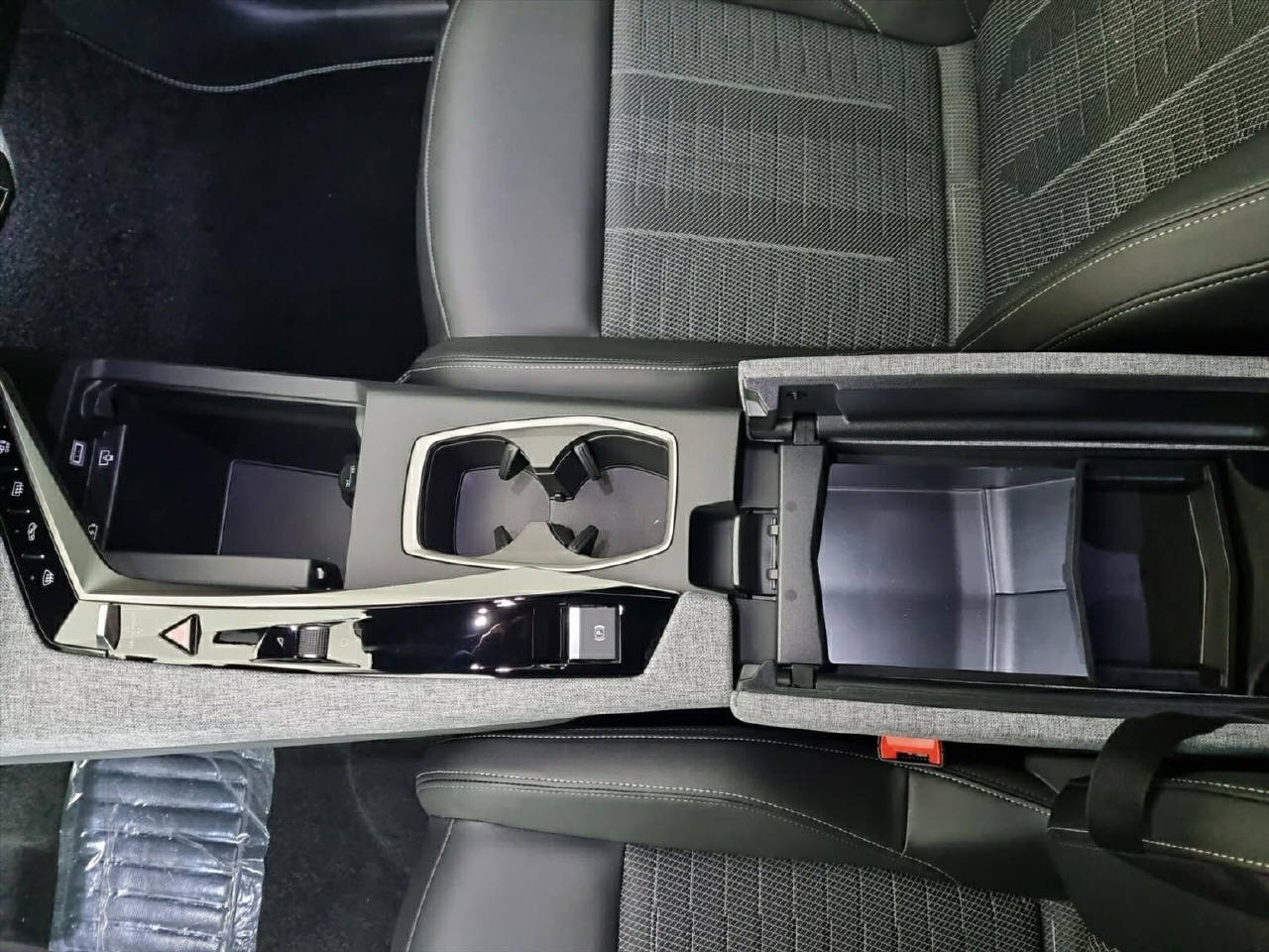 PEUGEOT 3008 1.2 Hybrid 145PS GT *Automat*-image-11