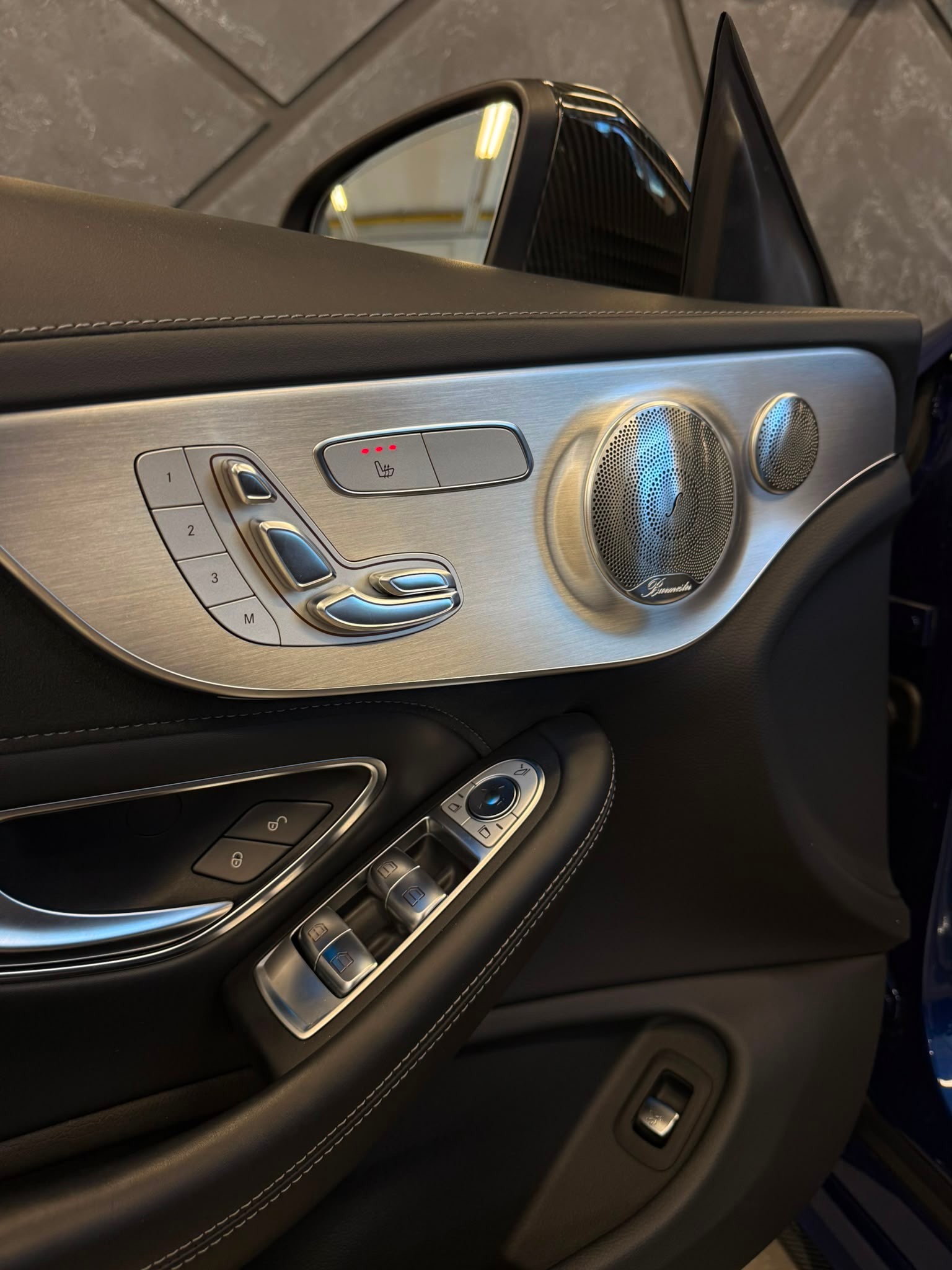 MERCEDES-BENZ C 63 S Cabriolet AMG Speedshift-image-14