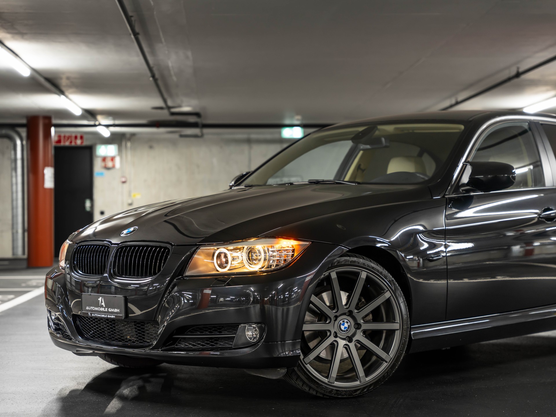 BMW 325i x-Drive Steptronic-showroom-element-2