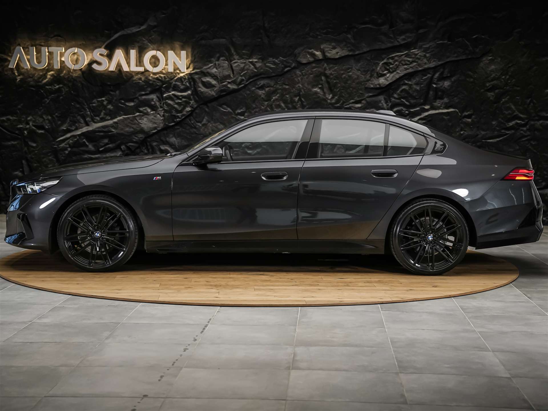 BMW 520d xDrive M Sport Steptronic *21" Felgen*Keyless-Go*Adaptiver LED*-showroom-element-1