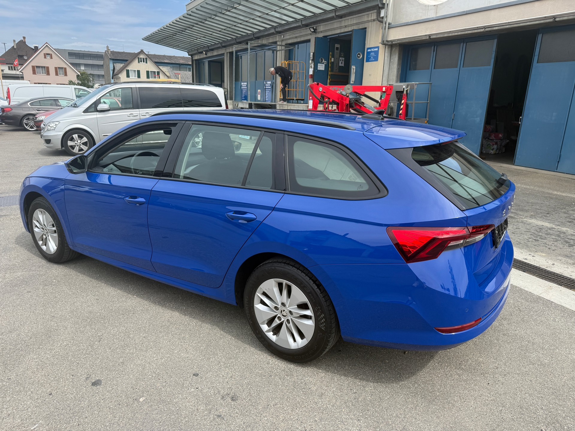 SKODA Octavia Combi 2.0 TDI DSG Ambition-image-3