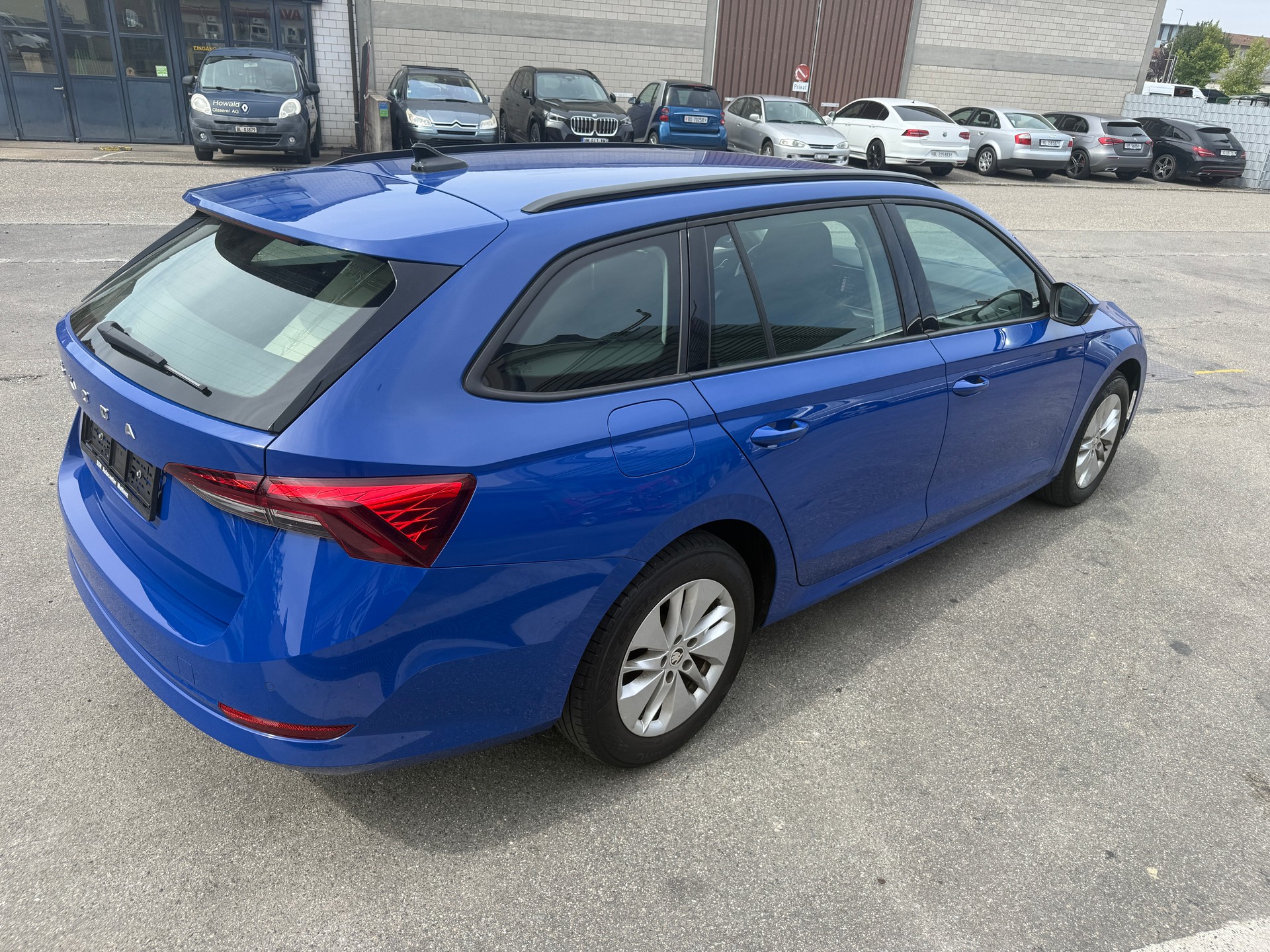 SKODA Octavia Combi 2.0 TDI DSG Ambition-image-4
