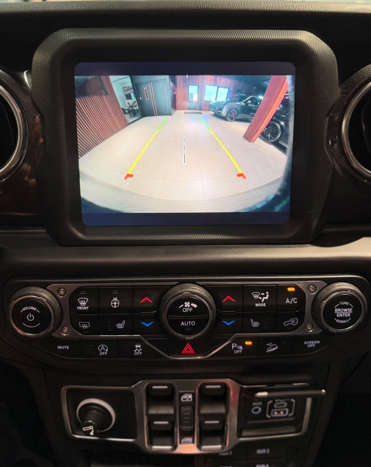 JEEP Wrangler 2.0 Unlimited Sahara Automatic-image-12