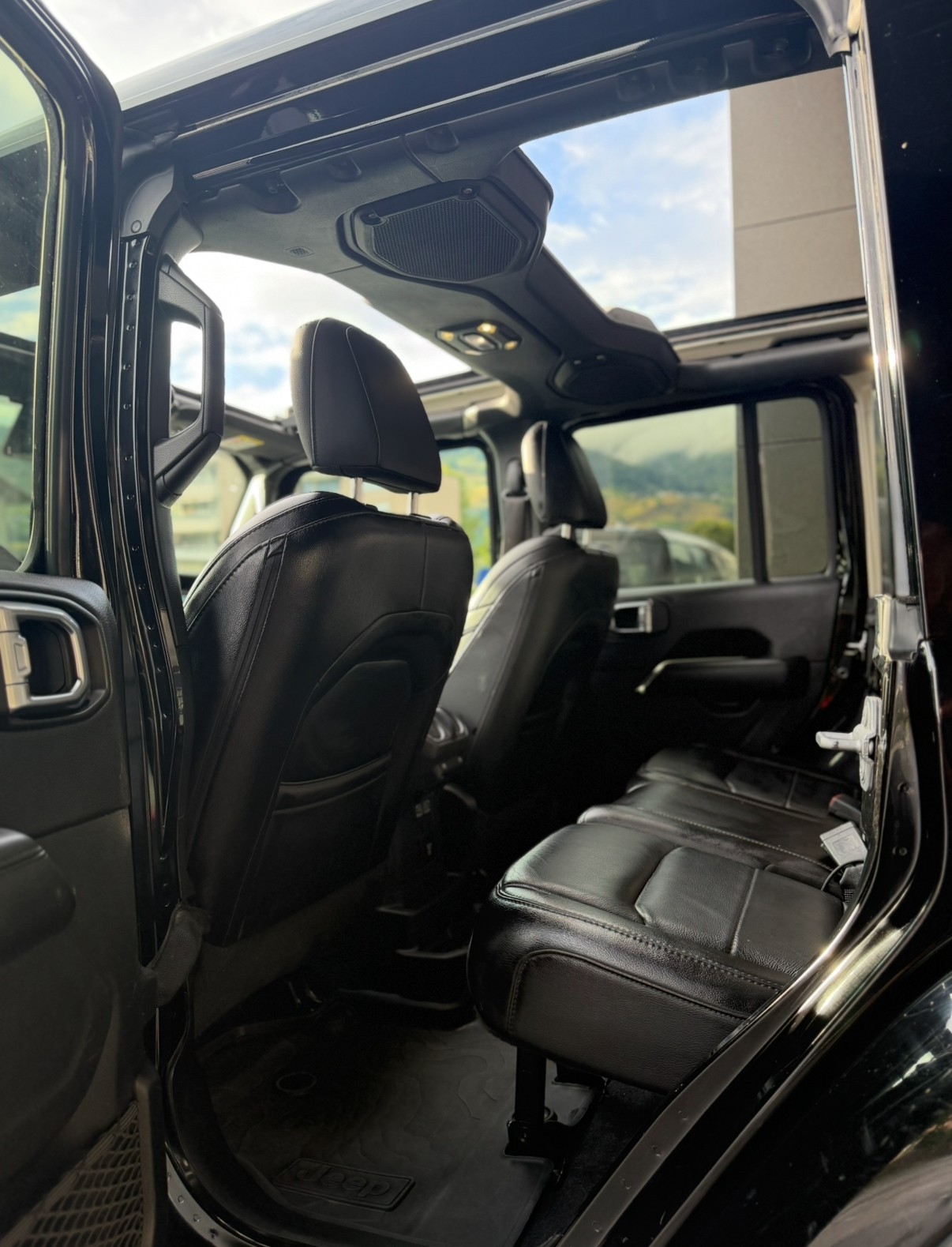 JEEP Wrangler 2.0 Unlimited Sahara Automatic-image-7