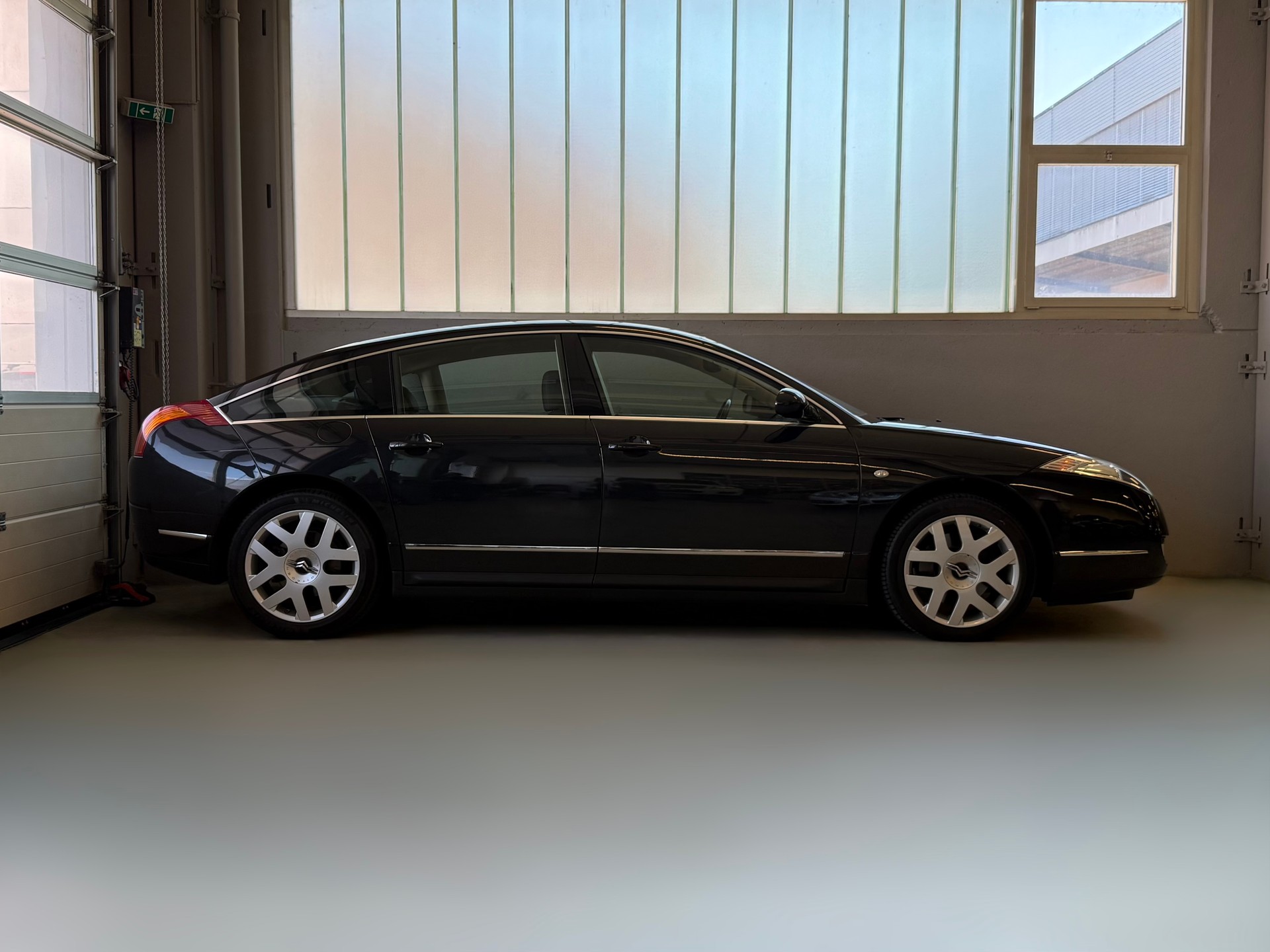 CITROEN C6 Sedan 3.0i V6 Exclusive Automatic-image-3