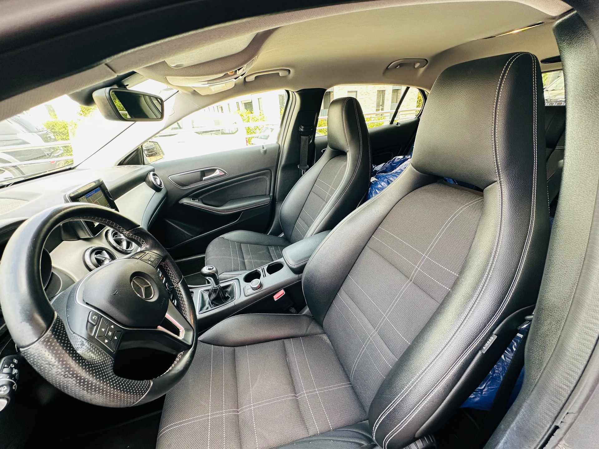 MERCEDES-BENZ GLA 200 Urban-image-8