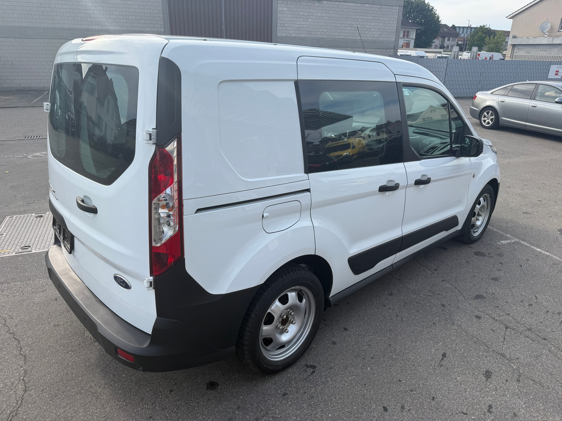 FORD Transit Connect Van T220 DCIV 1.5 EcoBlue Ambiente-image-1