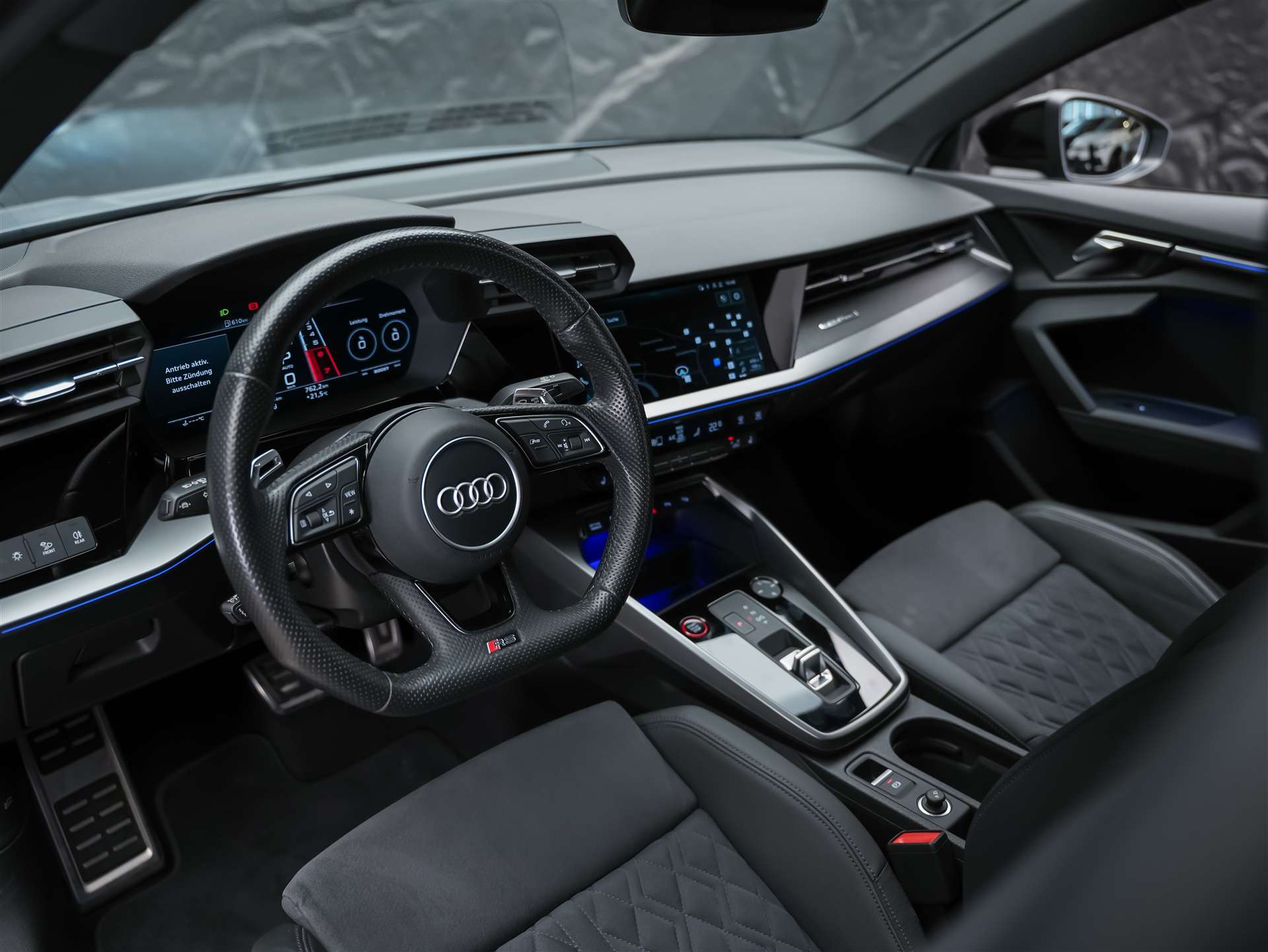 AUDI RS3 Limousine 2.5 TSI quattro S-tronic *Massage*Matrix LED*Ambientebeleuchtung*-image-7