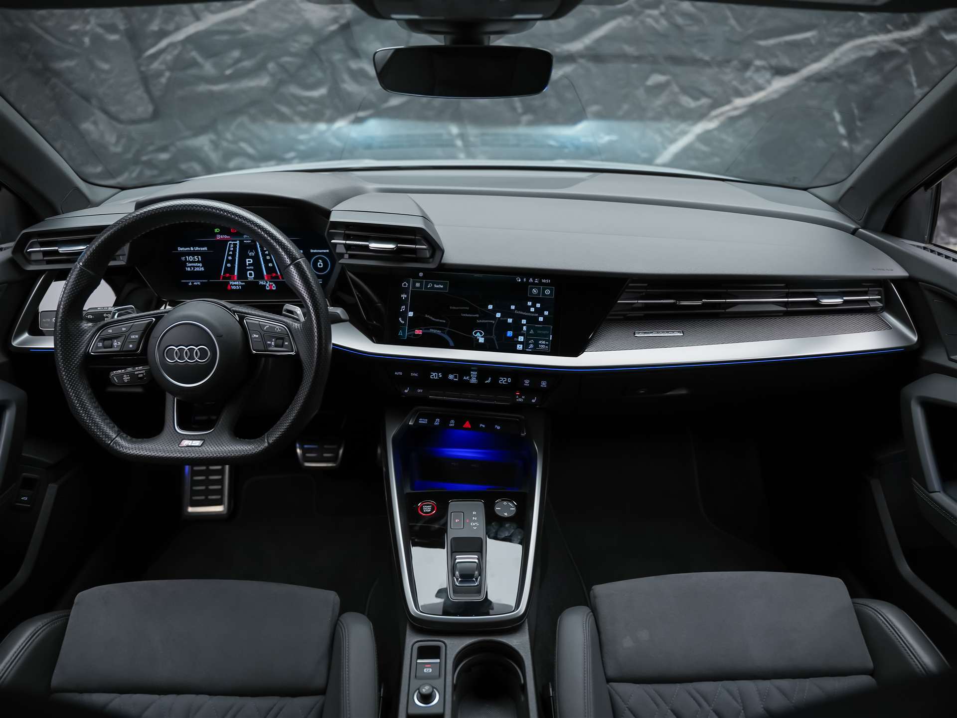 AUDI RS3 Limousine 2.5 TSI quattro S-tronic *Massage*Matrix LED*Ambientebeleuchtung*-image-18
