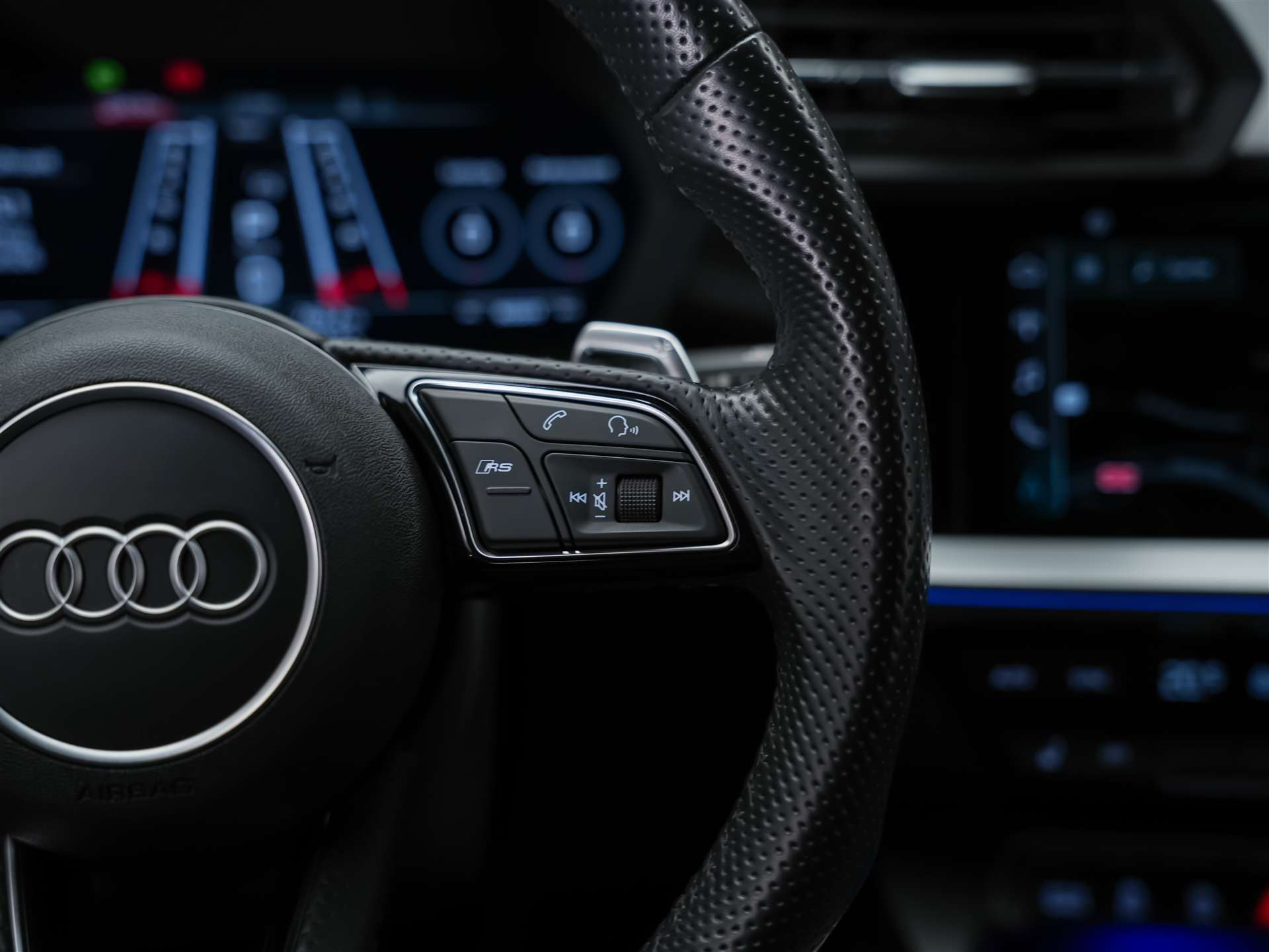 AUDI RS3 Limousine 2.5 TSI quattro S-tronic *Massage*Matrix LED*Ambientebeleuchtung*-image-30