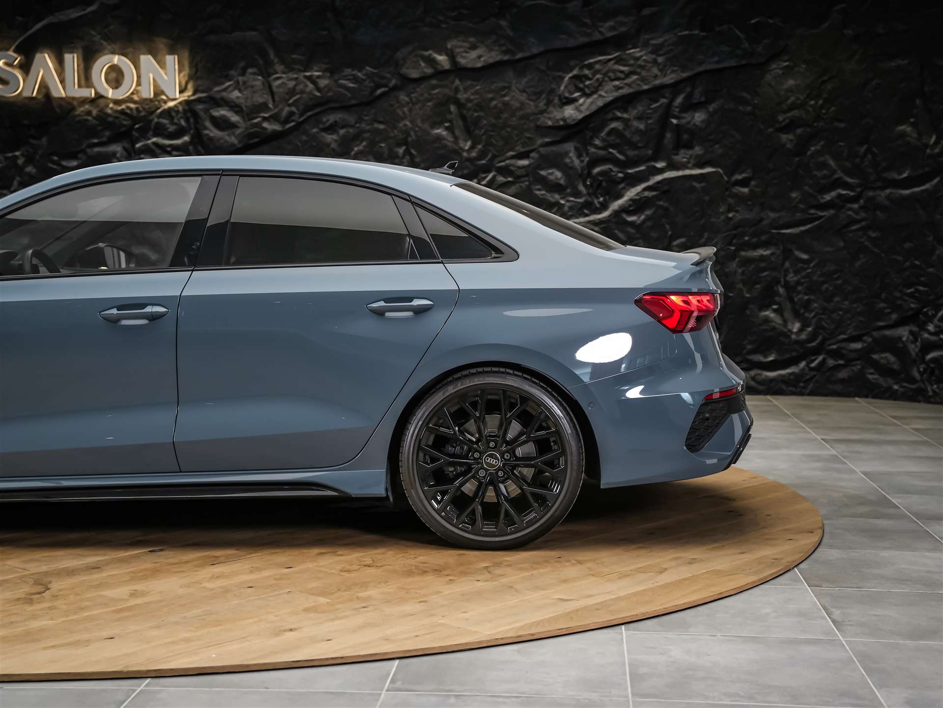 AUDI RS3 Limousine 2.5 TSI quattro S-tronic *Massage*Matrix LED*Ambientebeleuchtung*-image-17