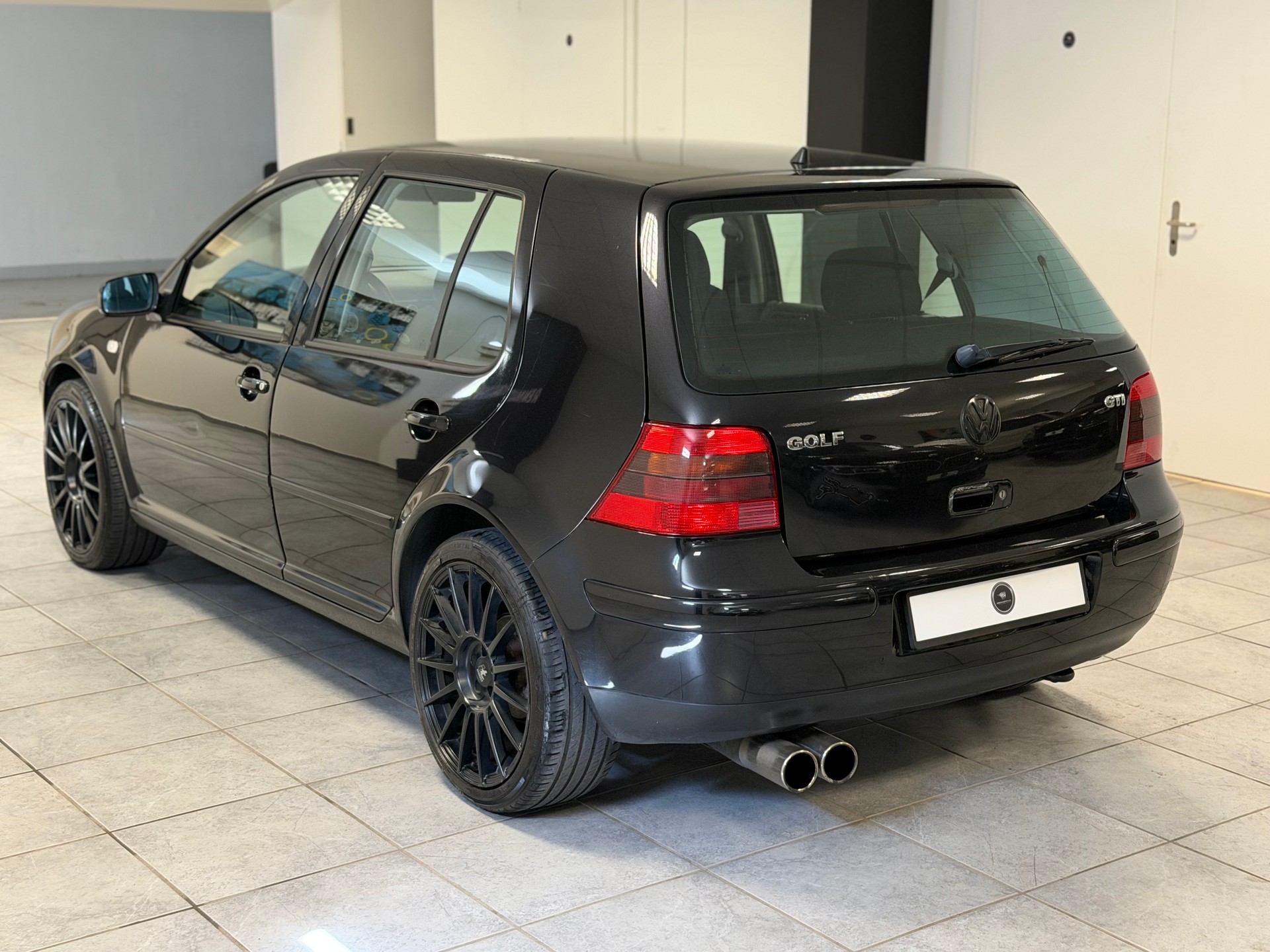 VW Golf 1.8 T GTI-image-9
