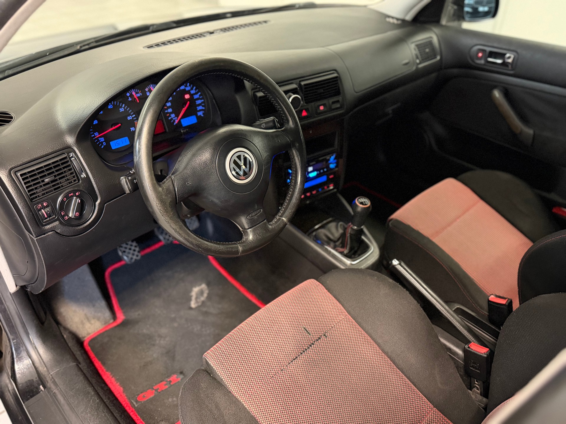 VW Golf 1.8 T GTI-image-12