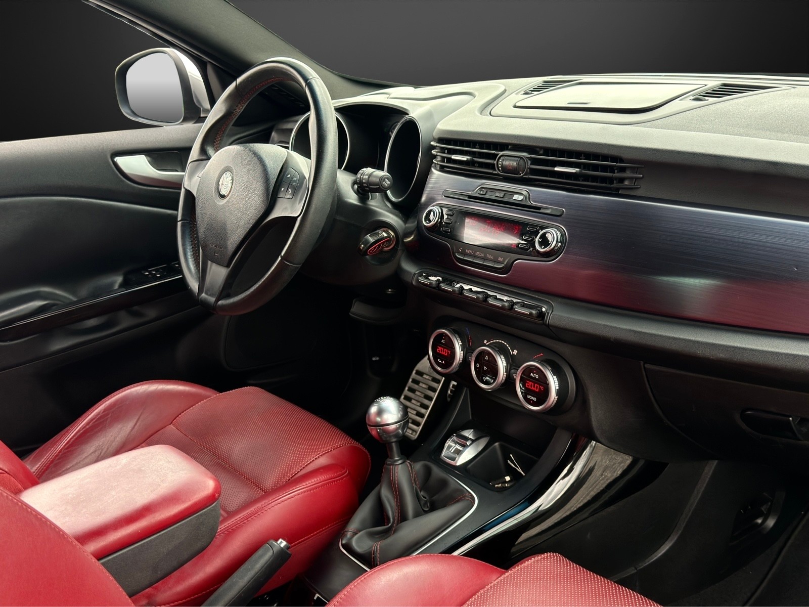 ALFA ROMEO Giulietta 1750 TBi Quadrifoglio Verde mit 235 PS-image-9
