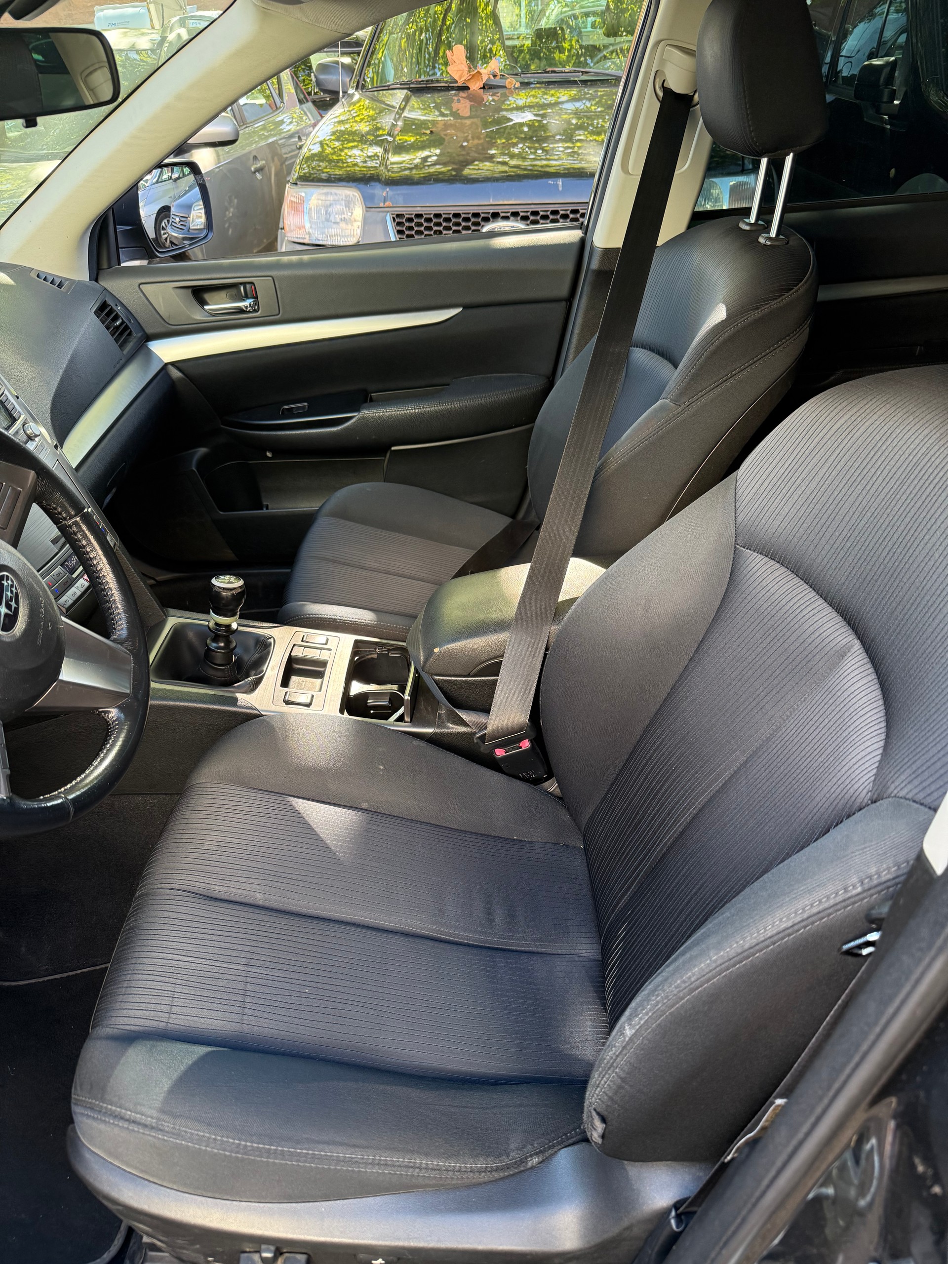 SUBARU Legacy 2.0D Swiss Special AWD-image-10